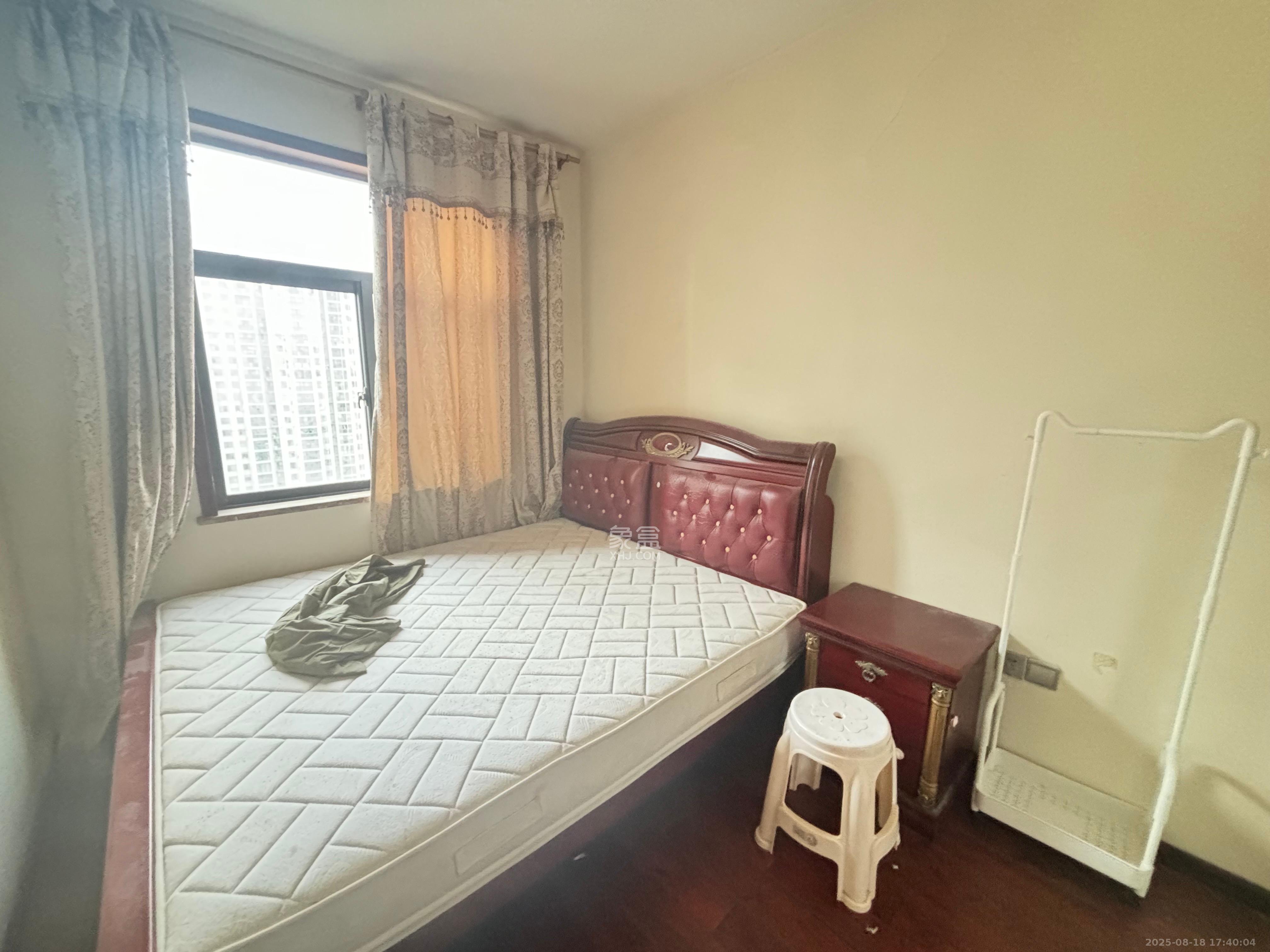 青园 3室2厅1卫 2400.0元/月 青园 3室2厅1卫 2400.0元/月室内图