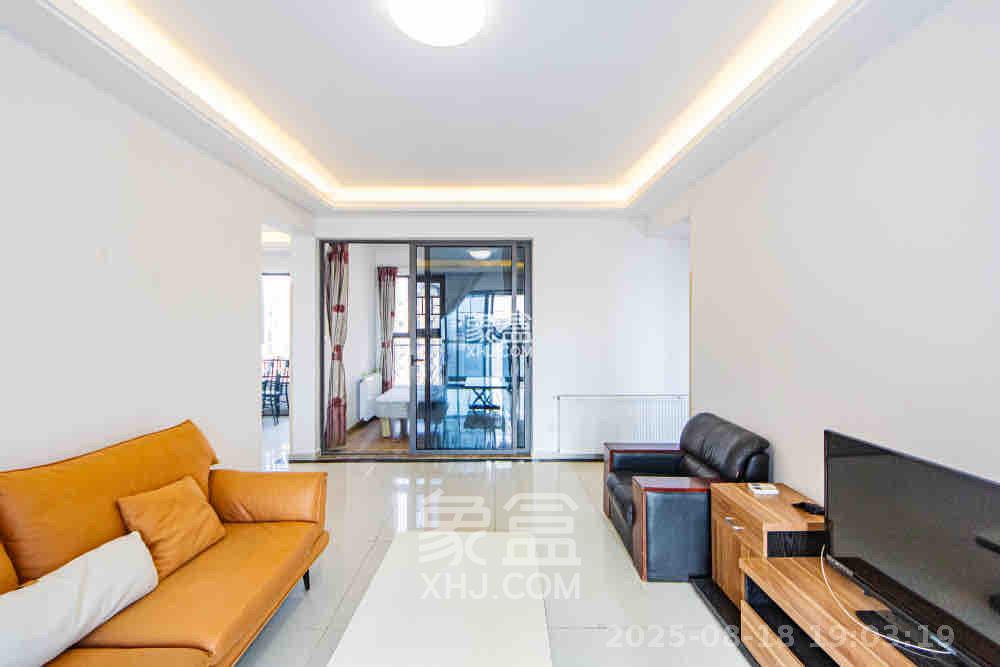 珠江郦城薰衣道 3室2厅1卫 2200.0元/月 珠江郦城薰衣道 3室2厅1卫 2200.0元/月室内图