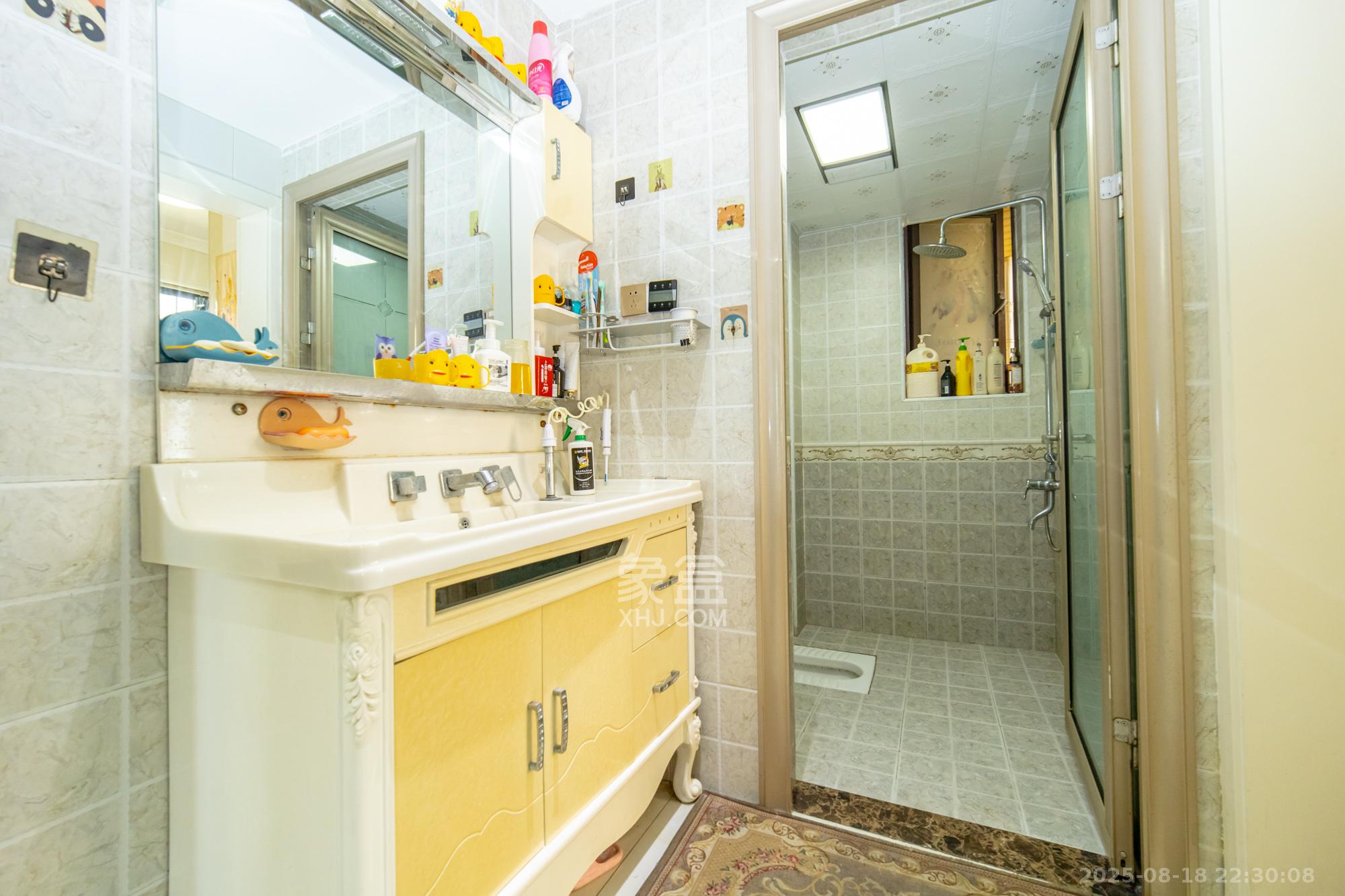 华润置地广场一期  1室2厅1卫    72.8万 华润置地广场一期  1室2厅1卫    72.8万卫生间