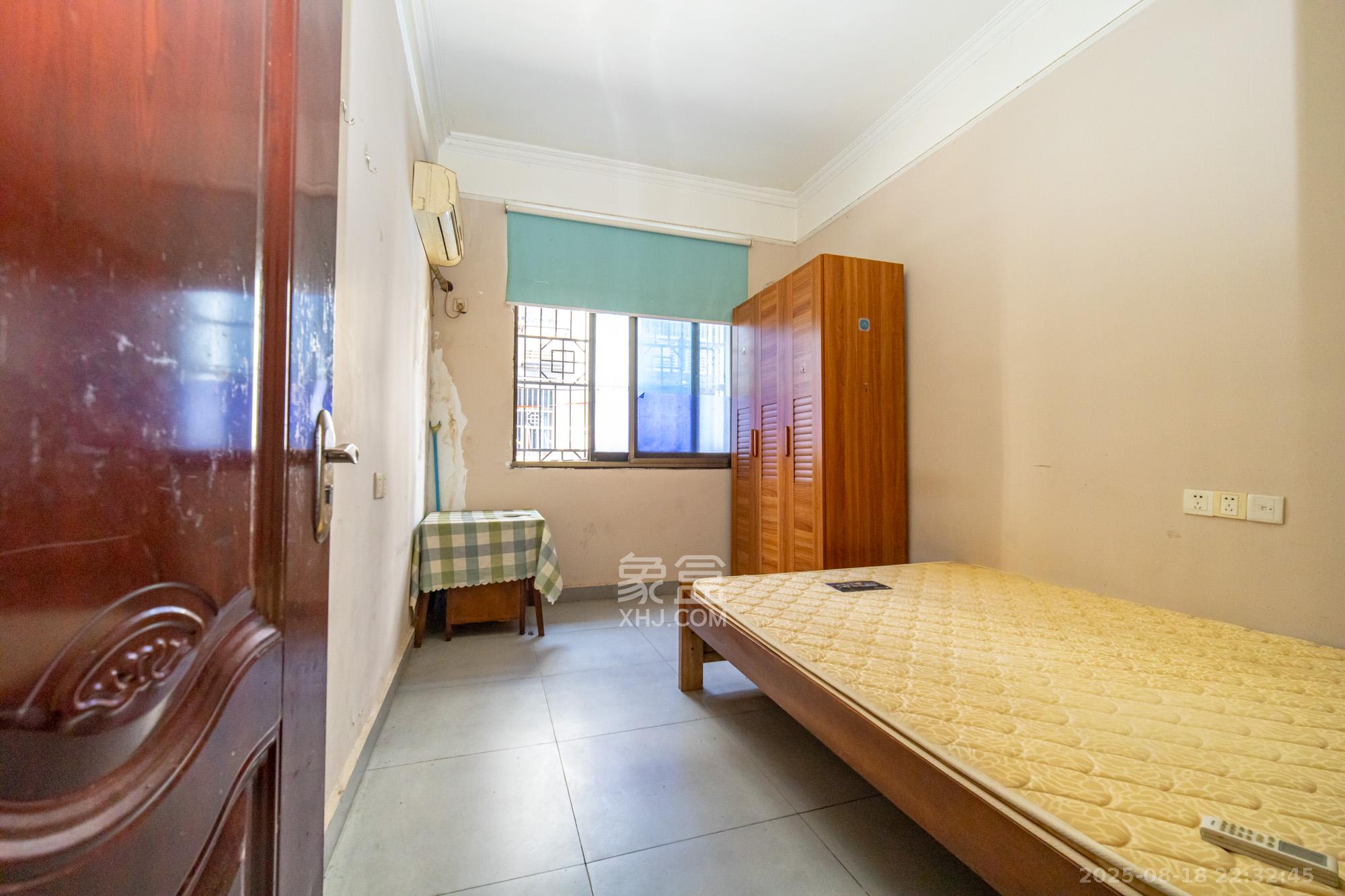 星沙一区 8室5厅5卫 105.0万 星沙一区 8室5厅5卫 105.0万卧室