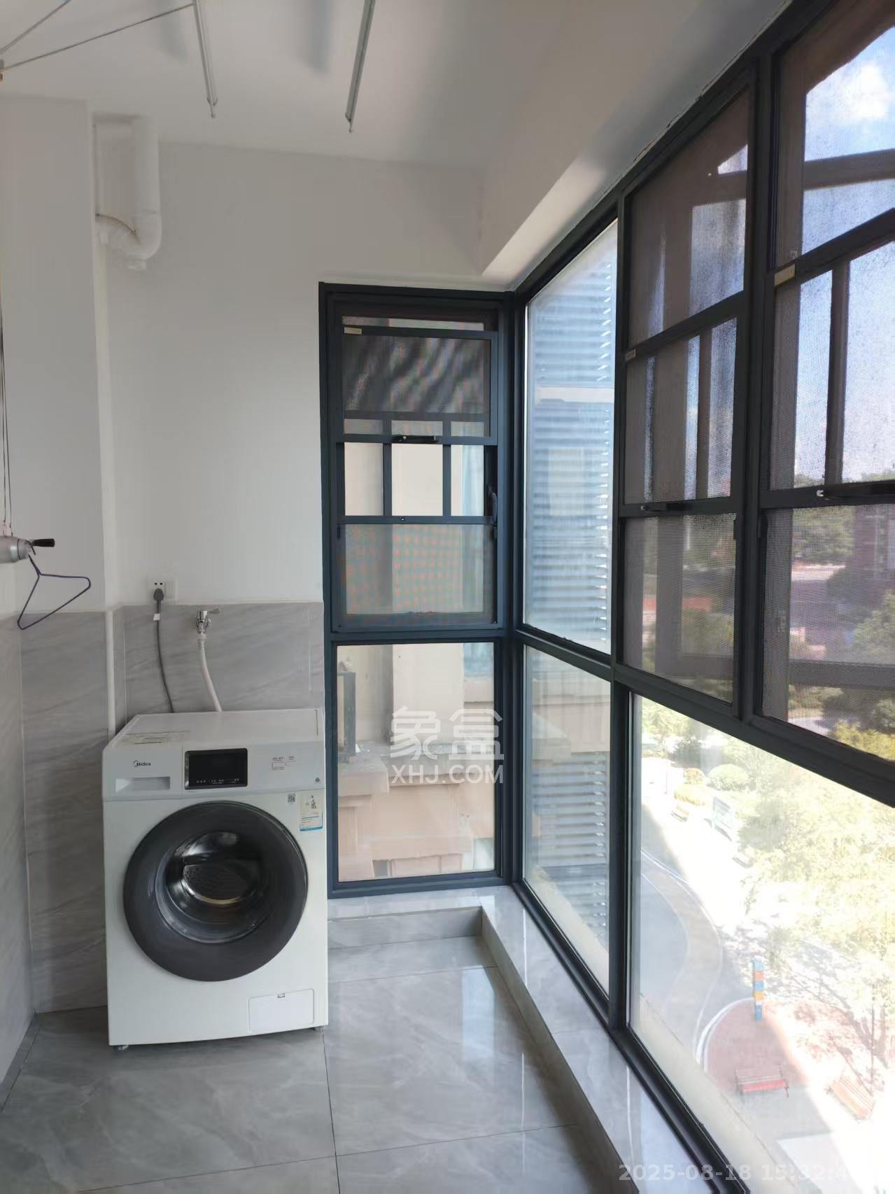 中建嘉和城  3室2厅2卫   2450.00元/月室内图