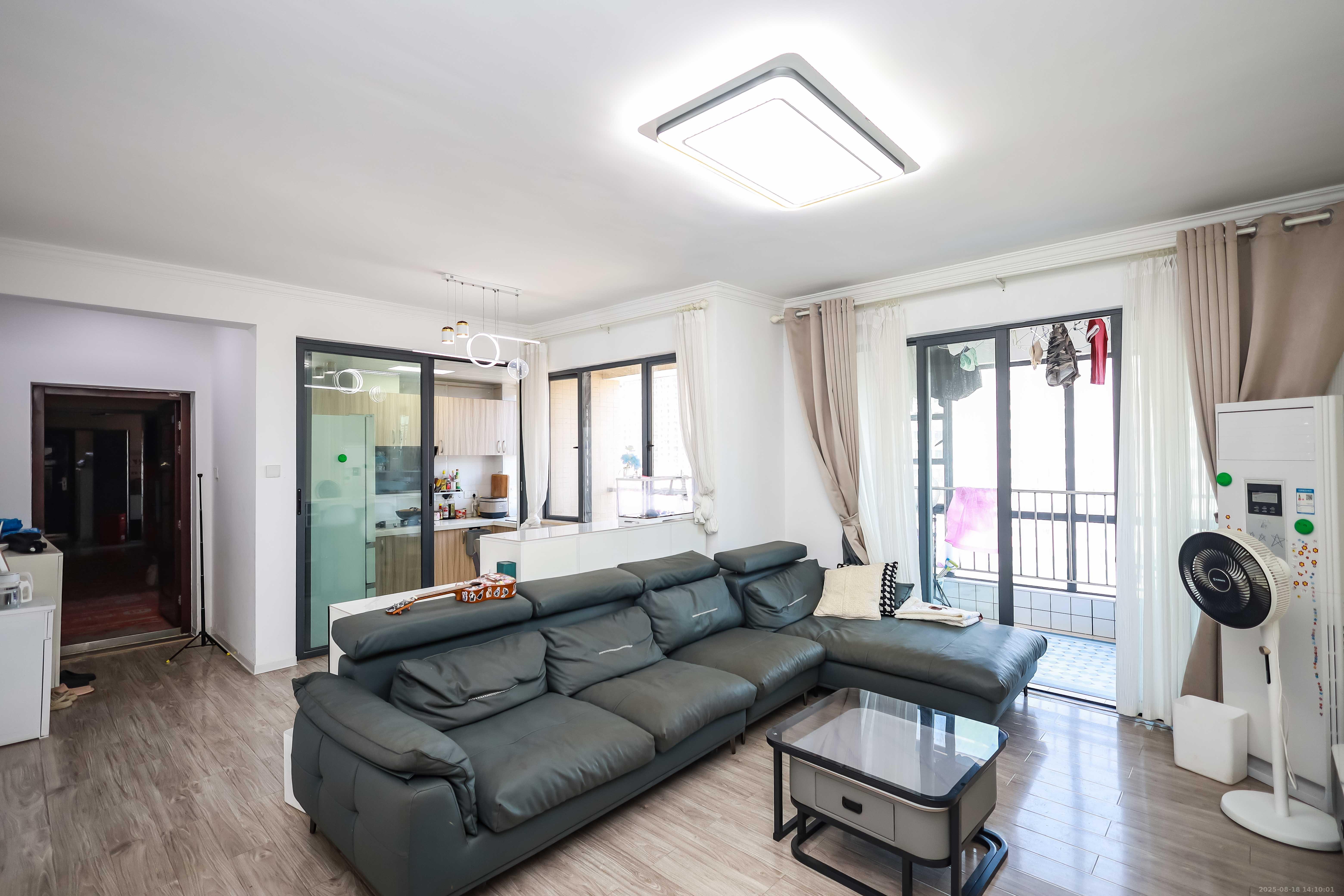 盛世耀凯  3室2厅1卫    85.8万客厅