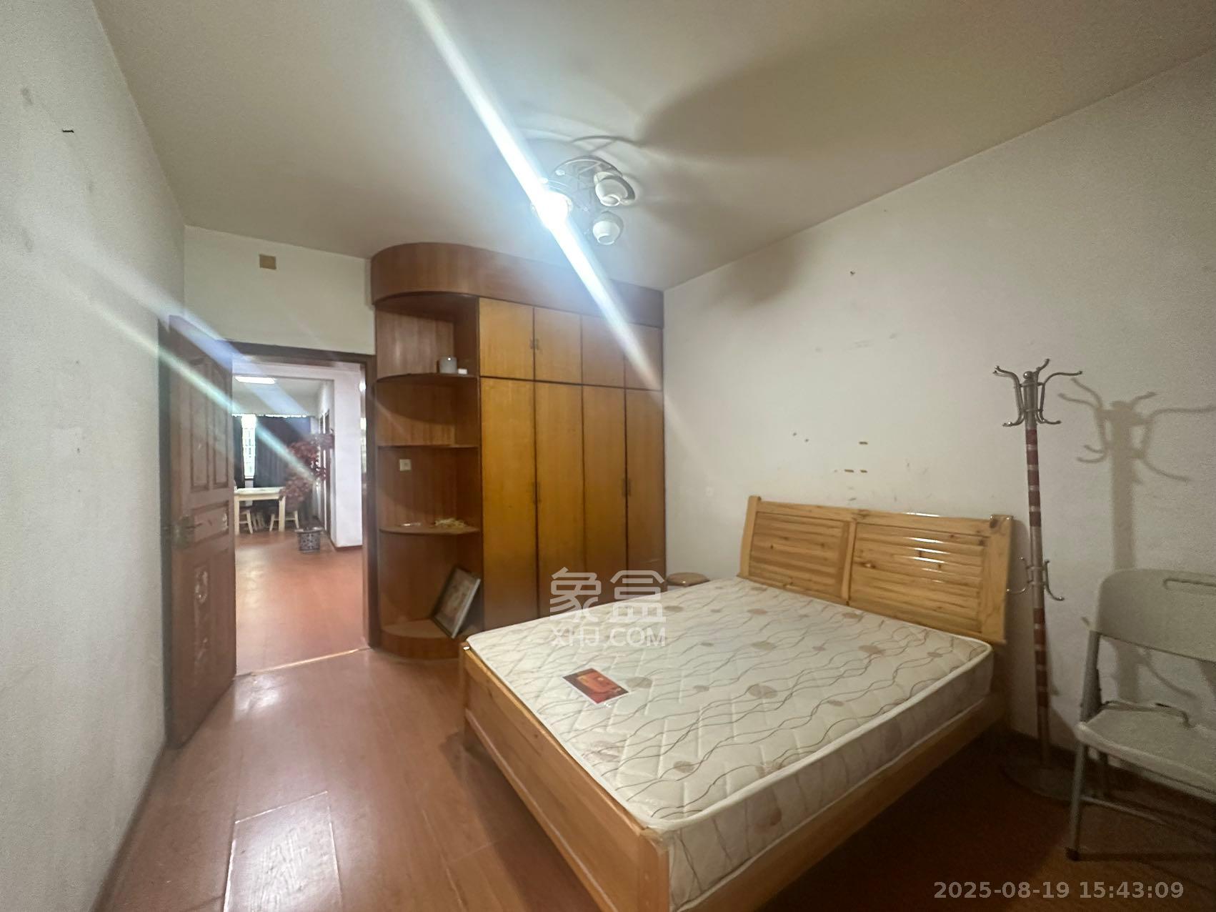 中南汽车世界 3室2厅2卫 1200.0元/月 中南汽车世界 3室2厅2卫 1200.0元/月室内图