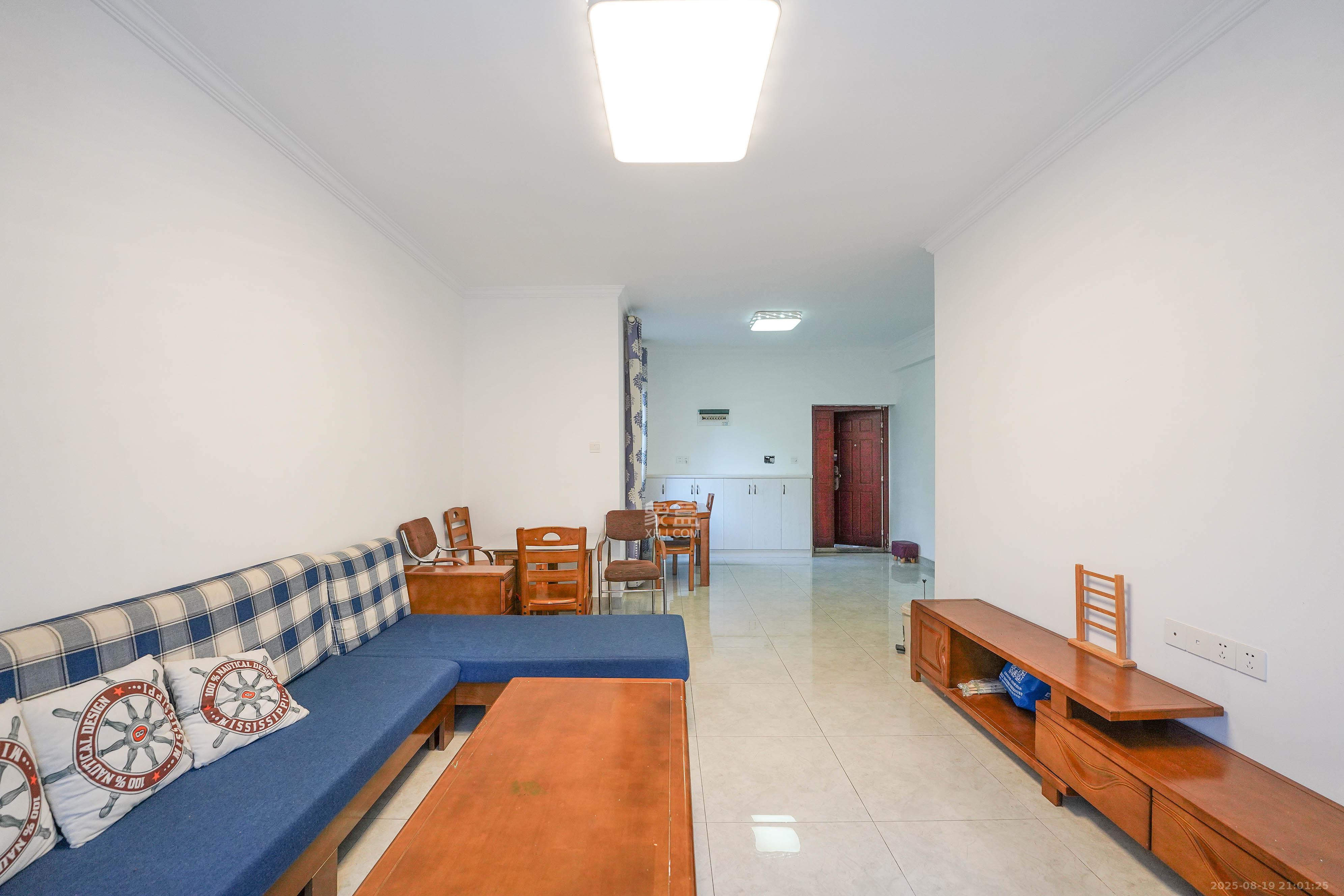 和美星城  2室2厅1卫    68.0万 和美星城  2室2厅1卫    68.0万客厅