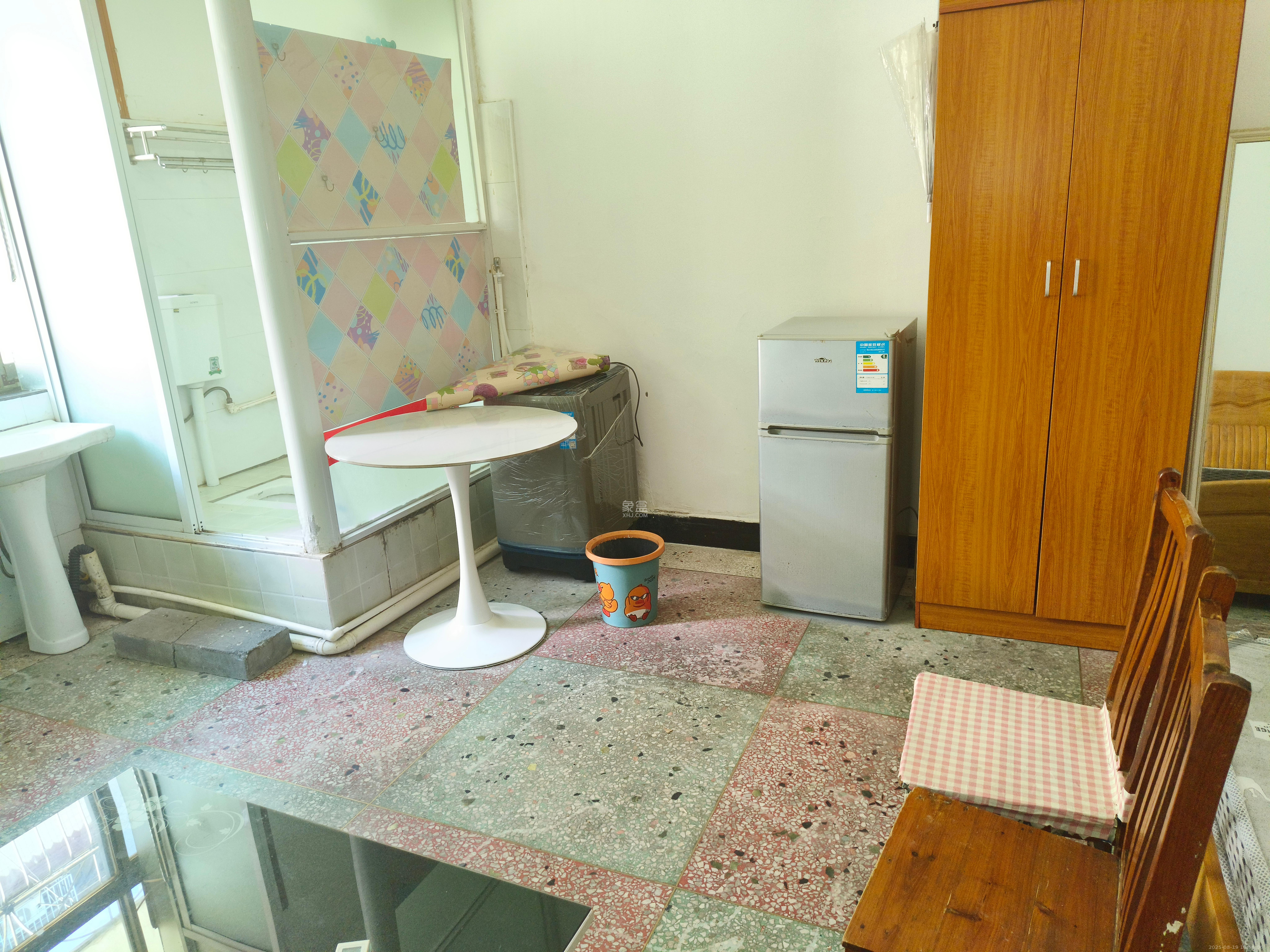 众鑫建材市场（长沙县星沙镇皮具市场）  1室0厅0卫    700.0元/月室内图