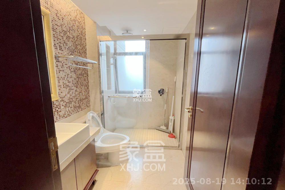 运达中央广场一、二期 3室2厅2卫 11000.0元/月 运达中央广场一、二期 3室2厅2卫 11000.0元/月室内图