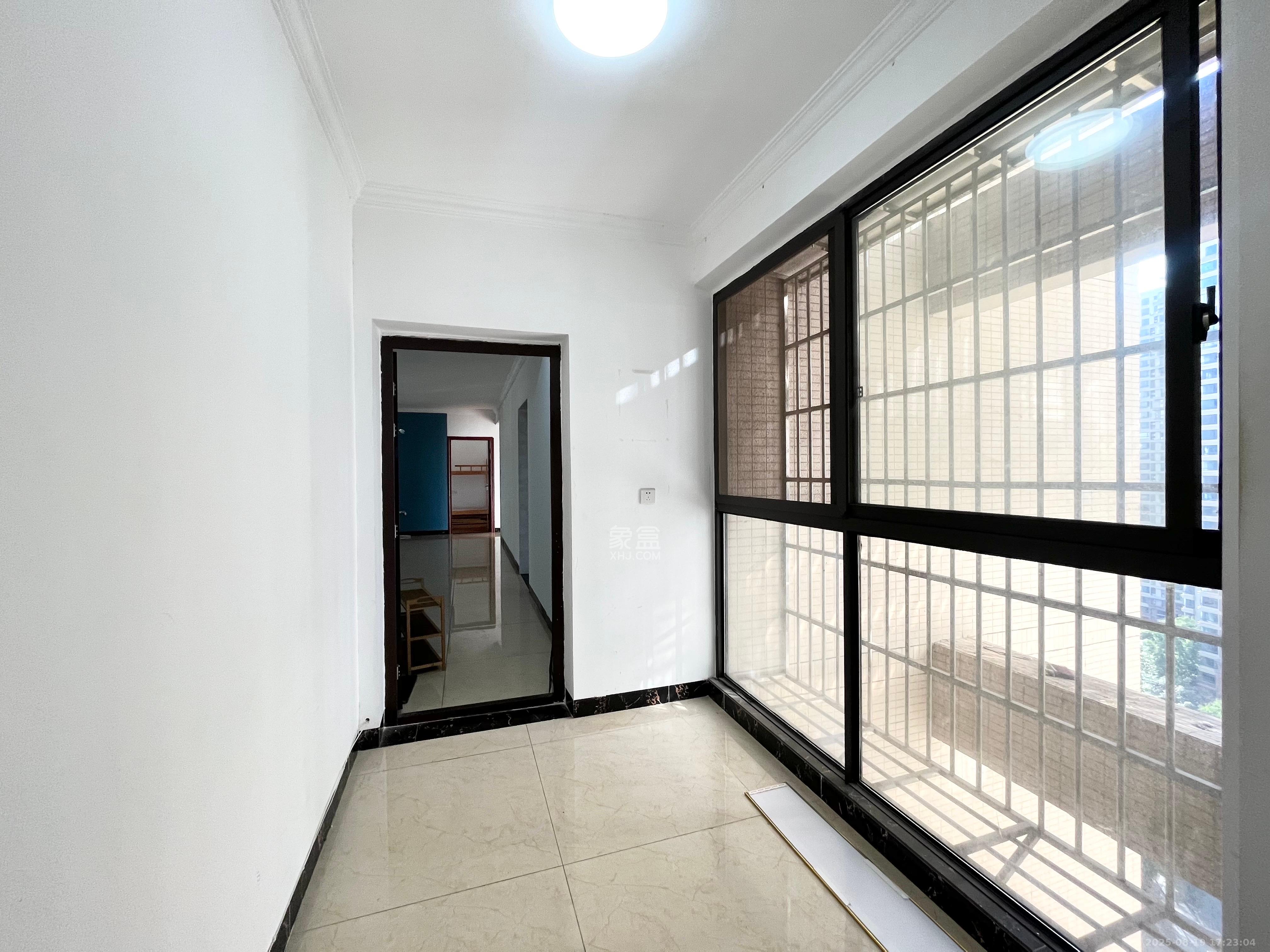 保利麓谷林语E区  4室2厅2卫    2600.0元/月室内图