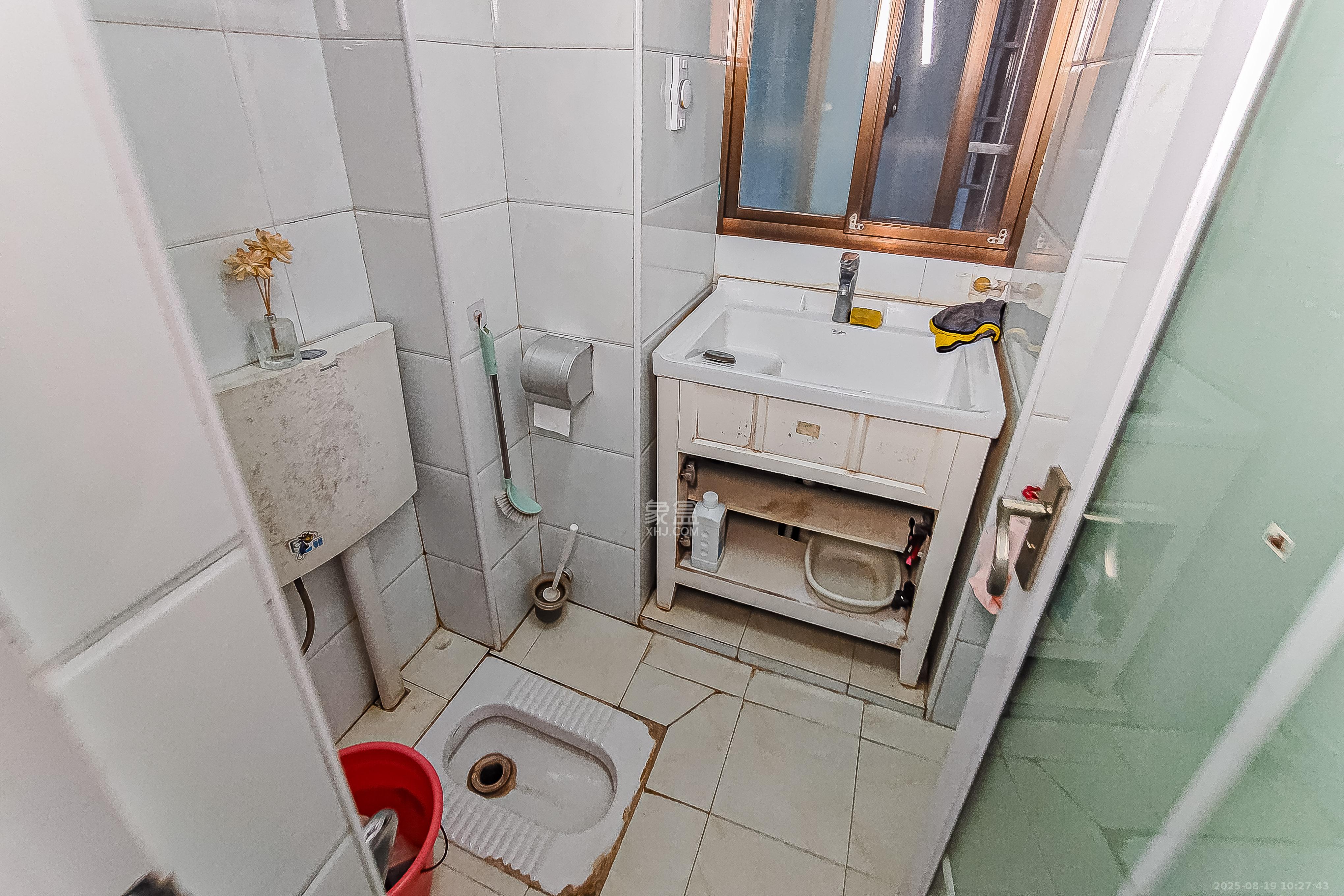 省水院宿舍  2室2厅1卫    69.8万 省水院宿舍  2室2厅1卫    69.8万卫生间