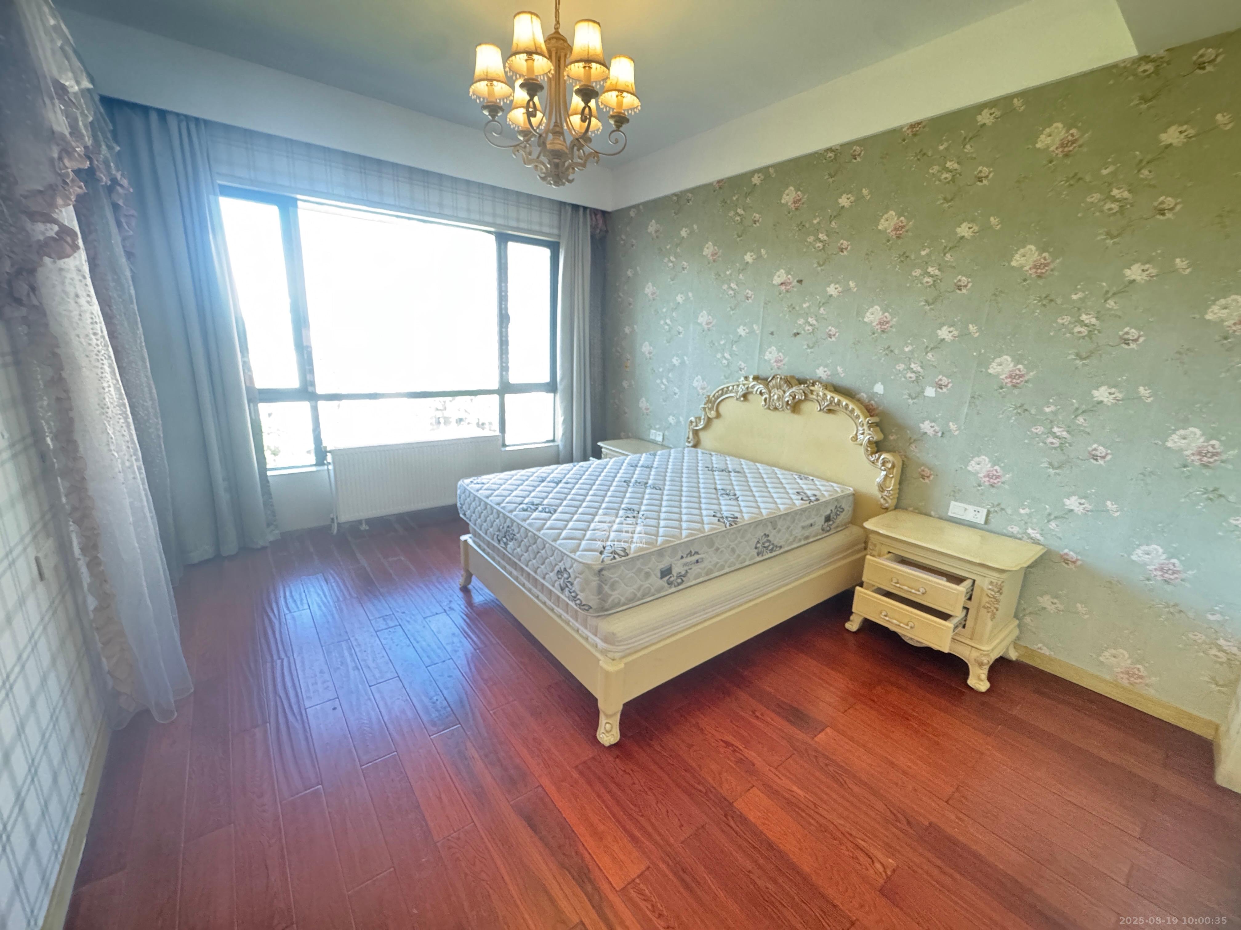 西山汇景一、二期  4室3厅3卫    8500.0元/月室内图