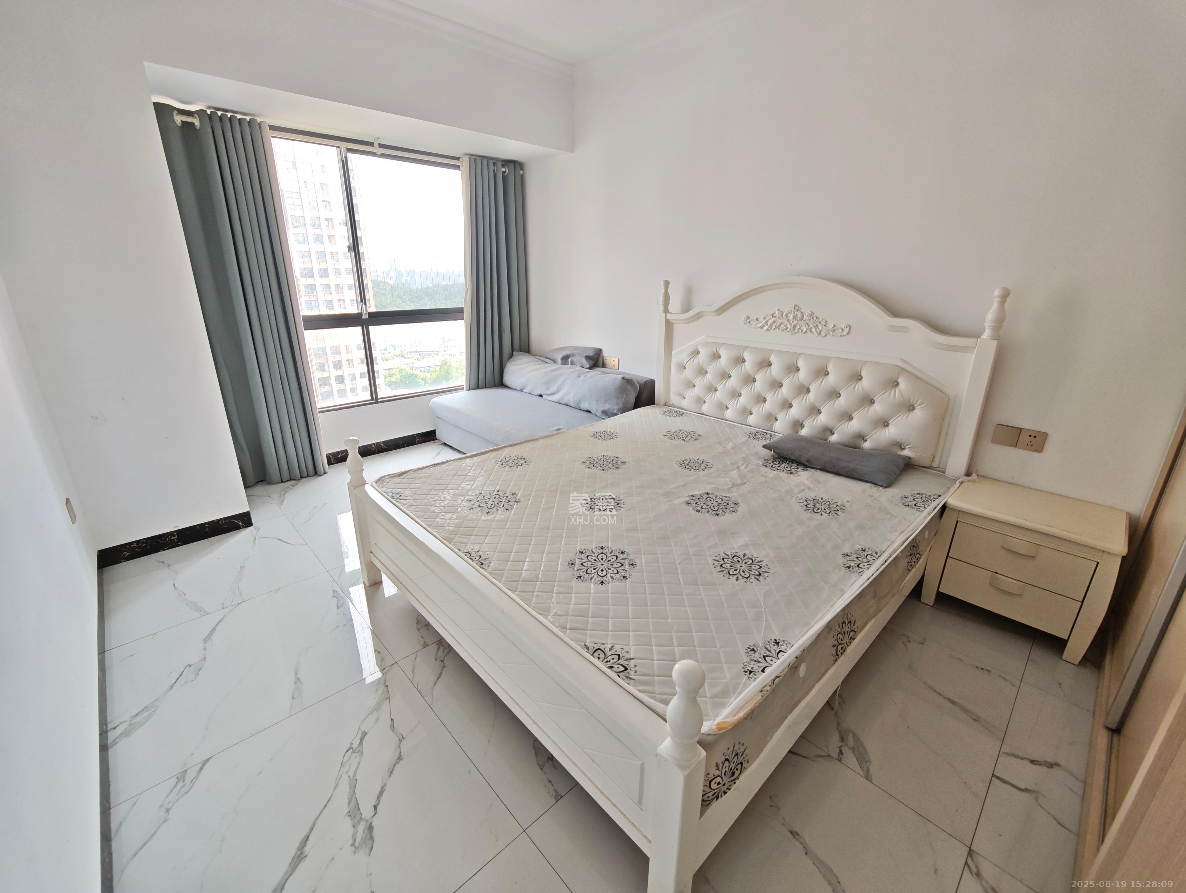 天麓尚层  3室2厅1卫    2100.0元/月 天麓尚层  3室2厅1卫    2100.0元/月室内图