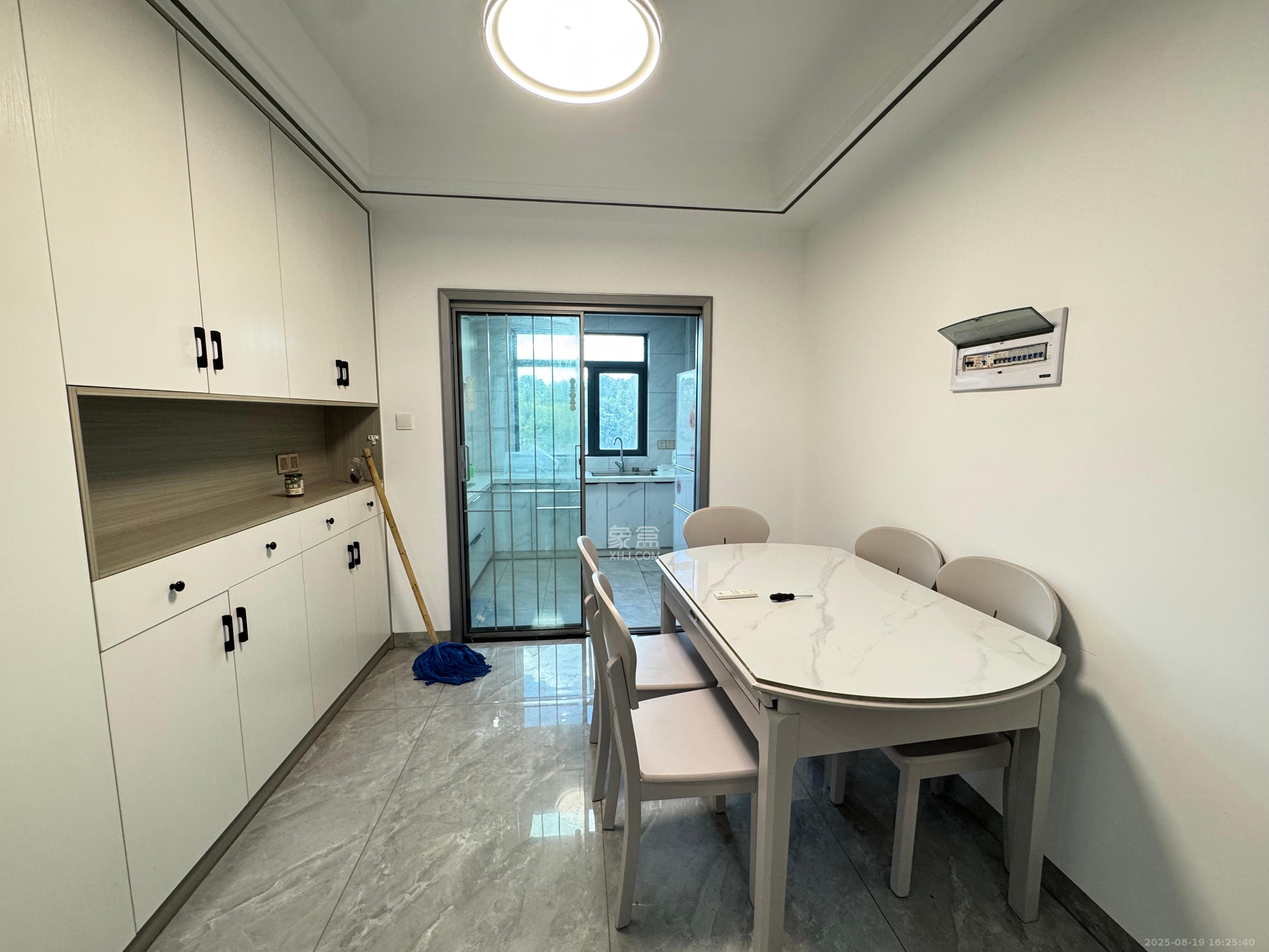新景未来城  3室2厅2卫   1500.00元/月室内图