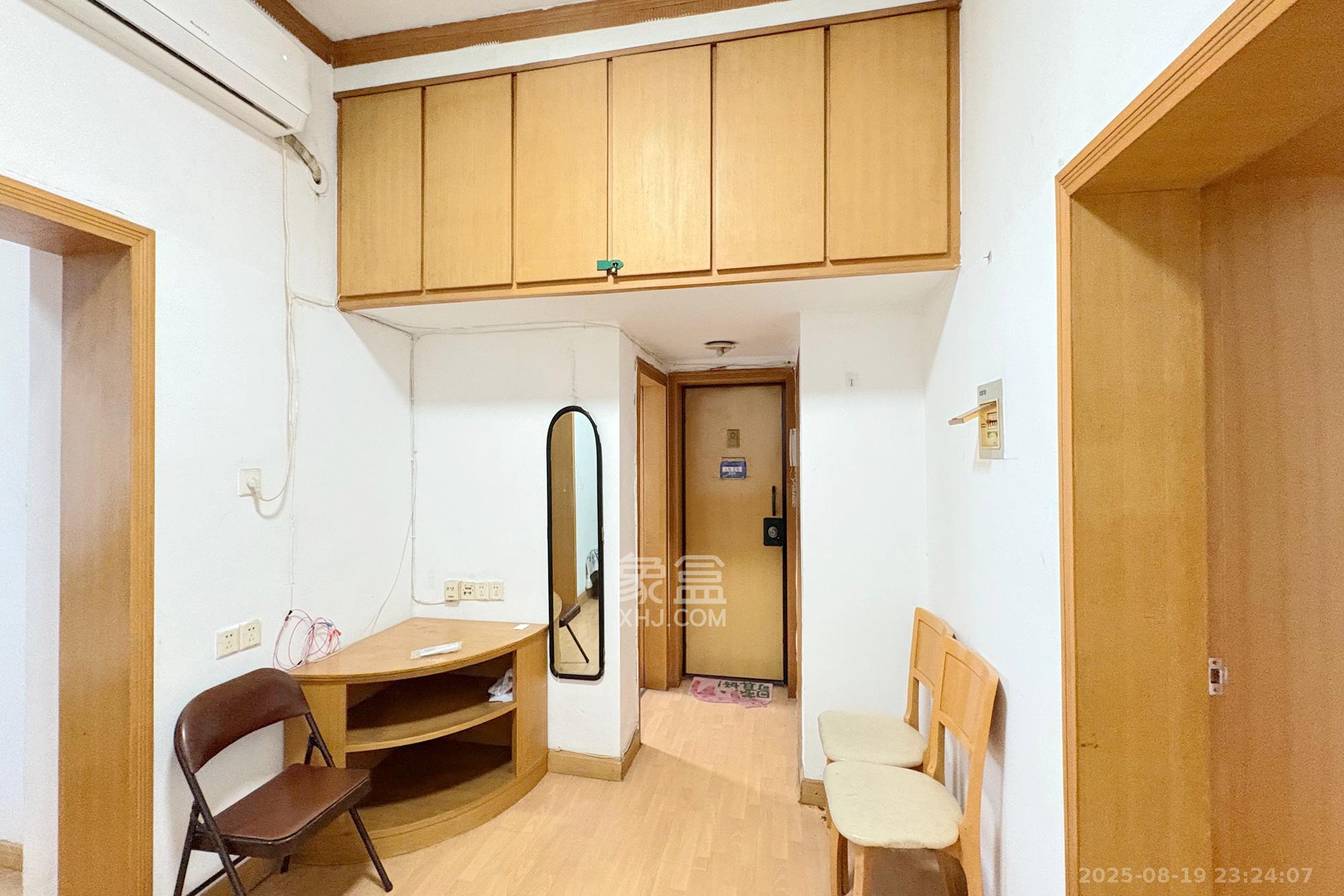 燕山街社区  2室1厅1卫   38.00万客厅