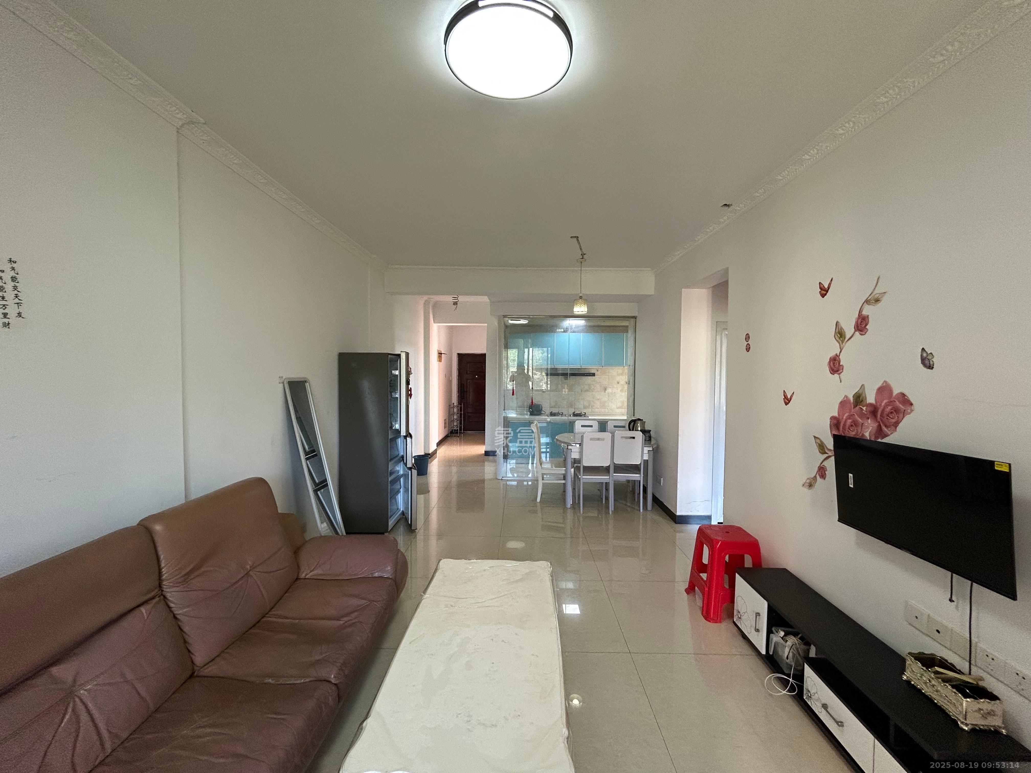 月亮湾草莓街区一、二期  3室2厅1卫    1800.0元/月 月亮湾草莓街区一、二期  3室2厅1卫    1800.0元/月室内图