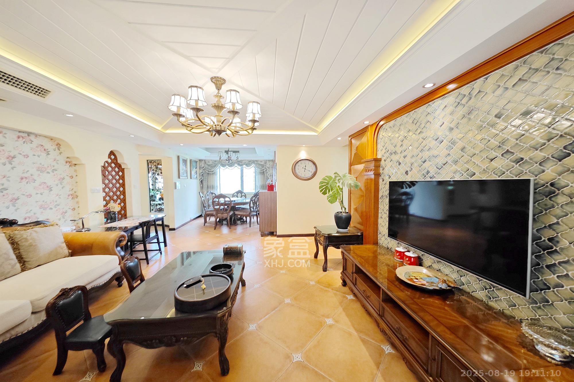 新城新世界一二三期 4室2厅2卫 218.0万 新城新世界一二三期 4室2厅2卫 218.0万客厅