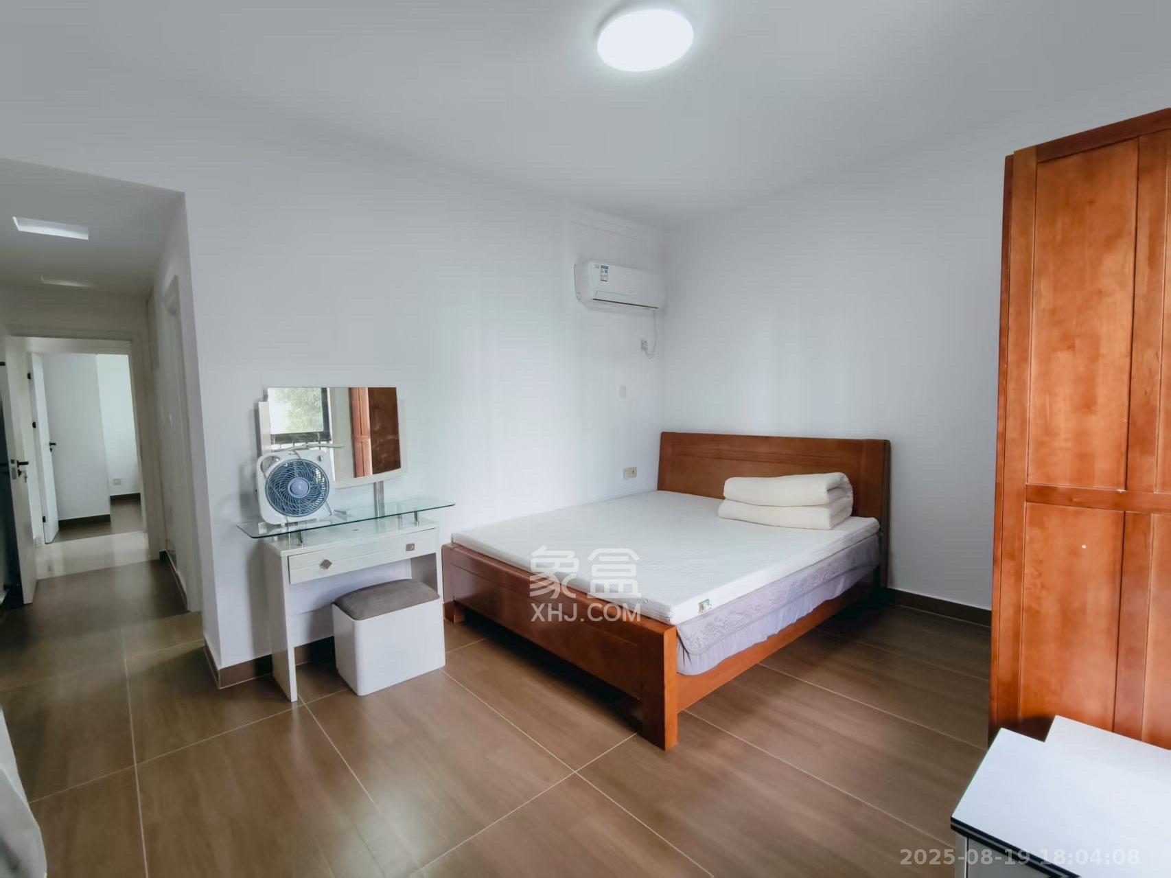 阳光100一期、四五期  3室2厅2卫    3500.0元/月 阳光100一期、四五期  3室2厅2卫    3500.0元/月室内图