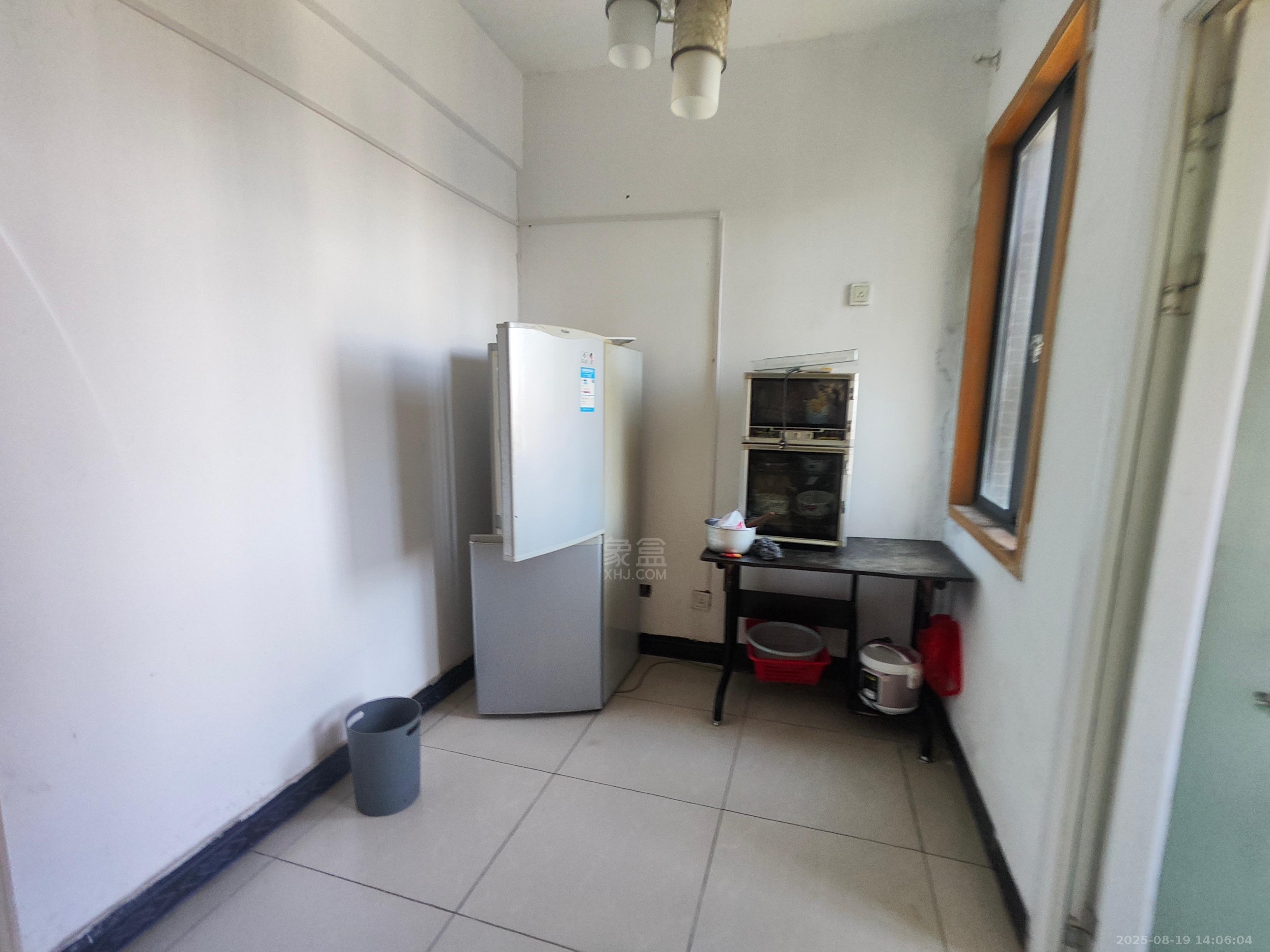 城市风景  2室2厅1卫   1200.00元/月室内图