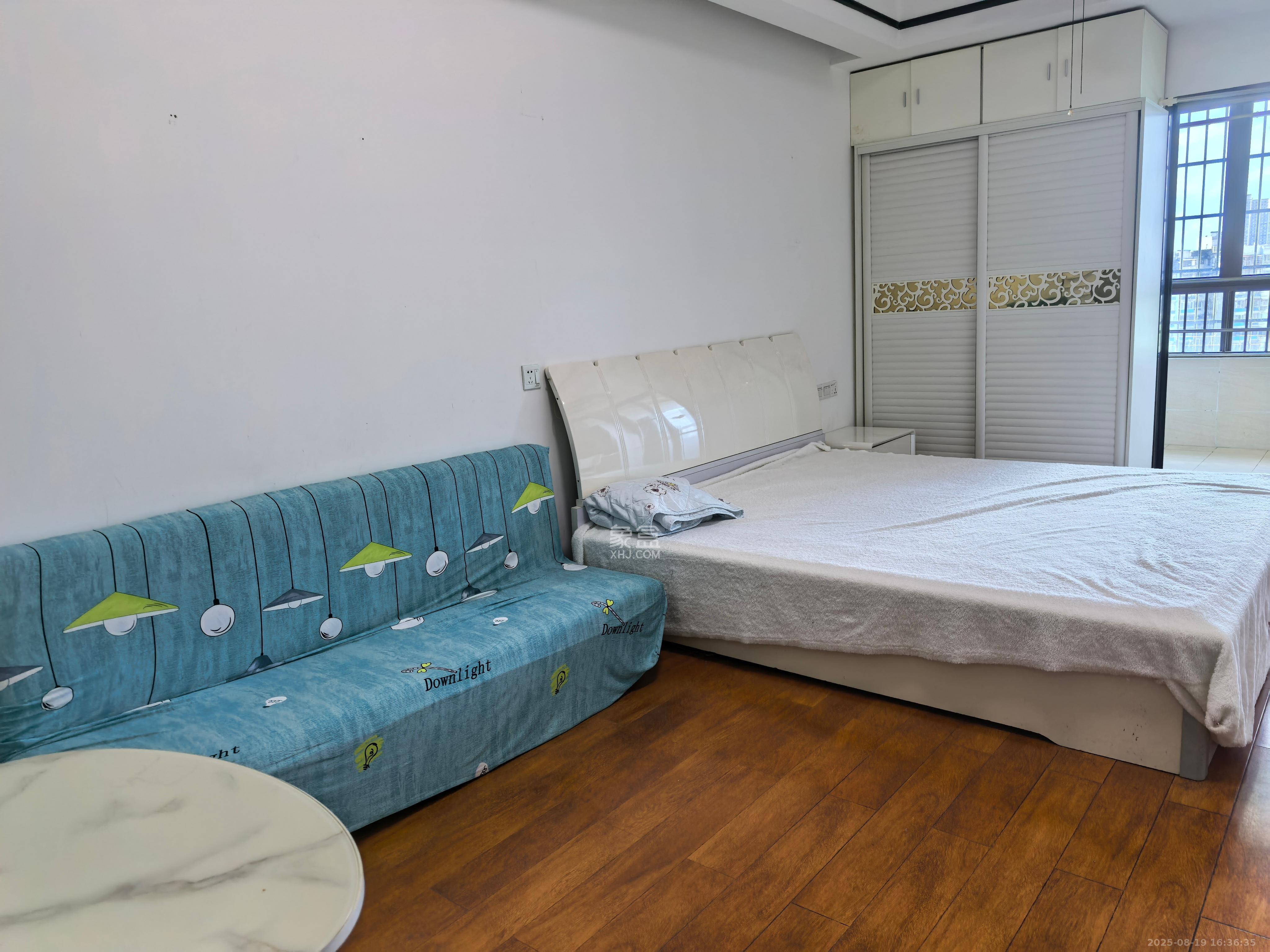 长盛上东区  1室1厅1卫    1300.0元/月 长盛上东区  1室1厅1卫    1300.0元/月室内图