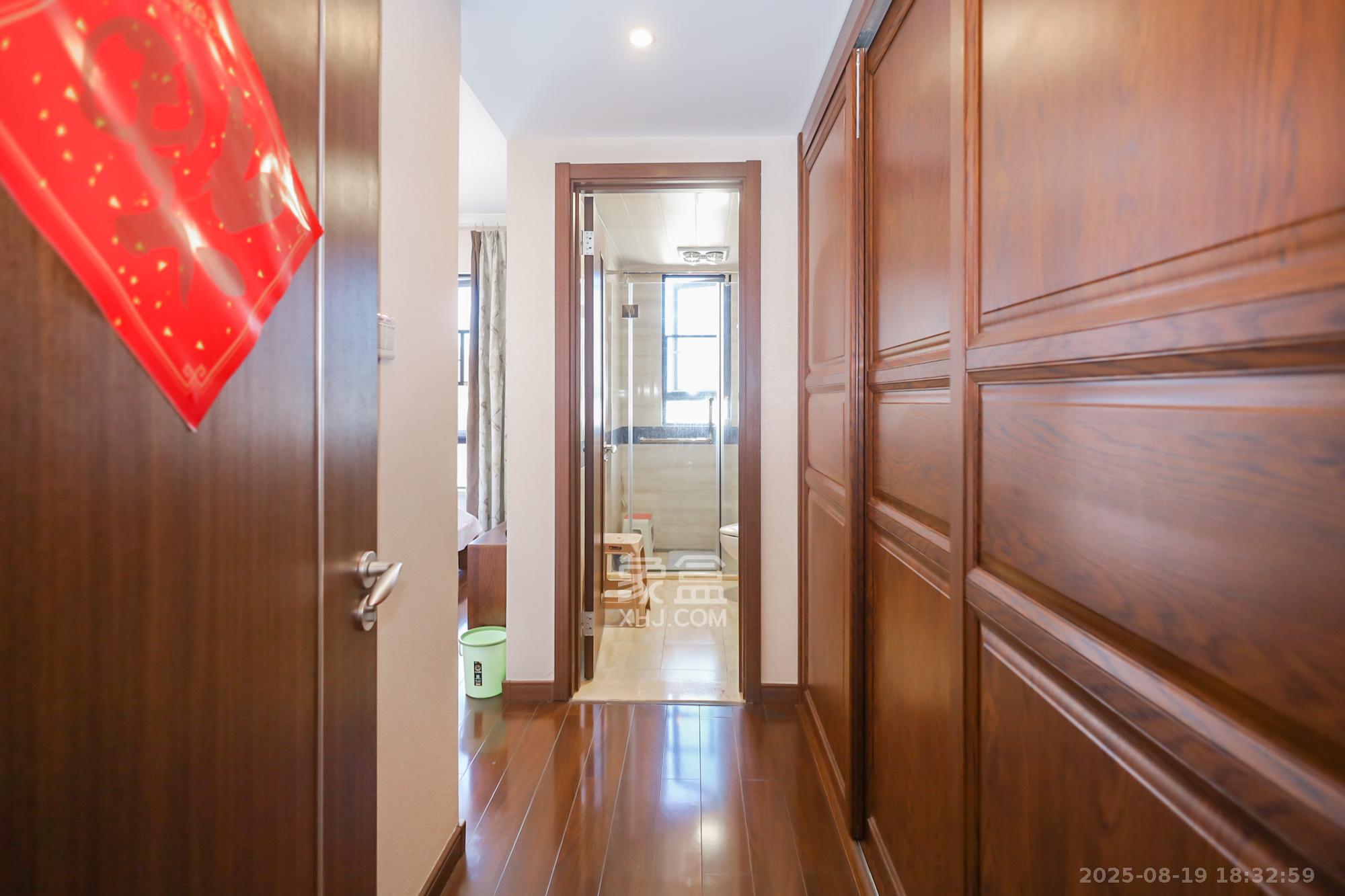 万科里金域国际  3室2厅2卫    180.0万其他