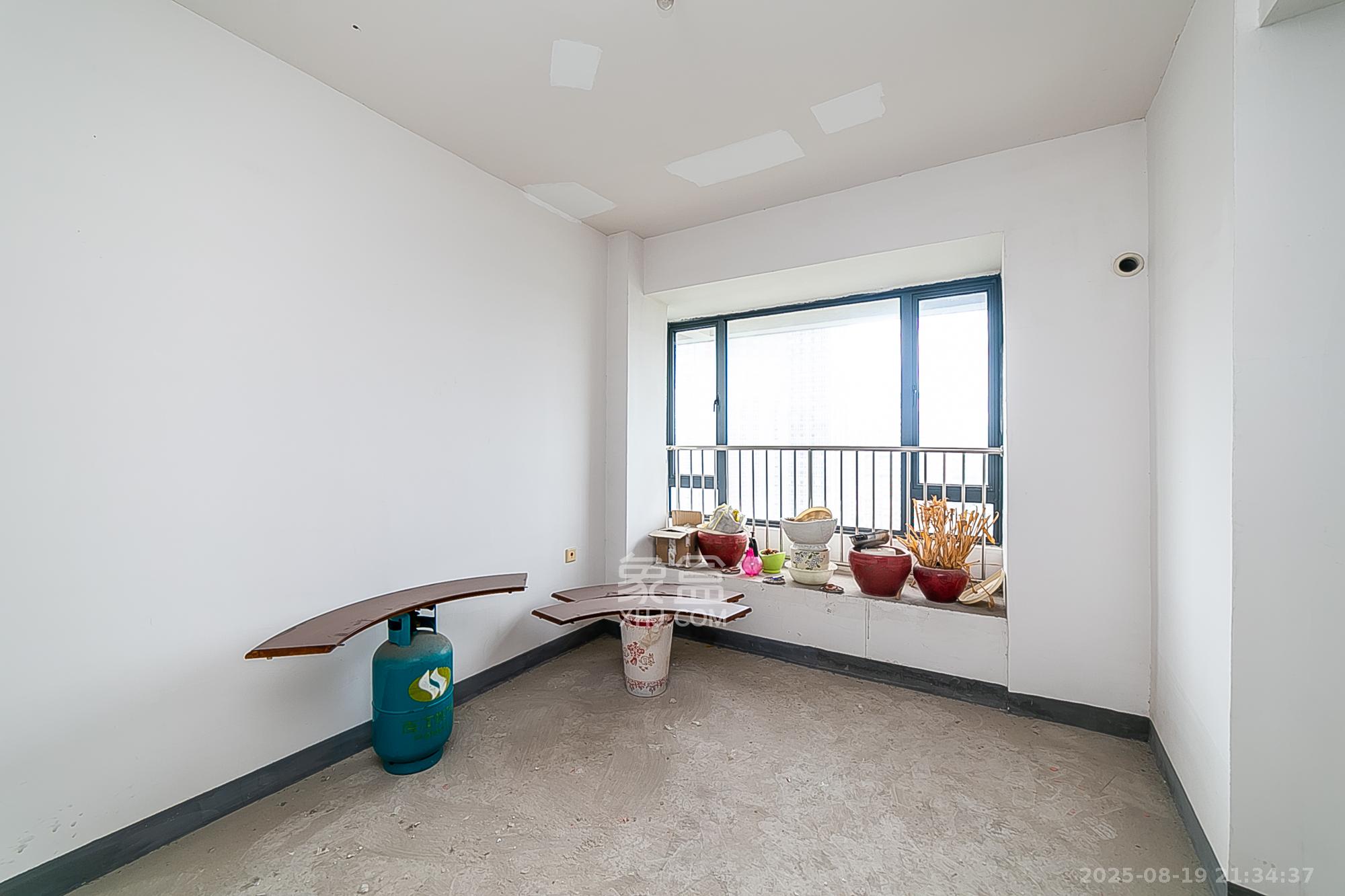 建发汇金国际  3室2厅2卫    139.8万 建发汇金国际  3室2厅2卫    139.8万卧室