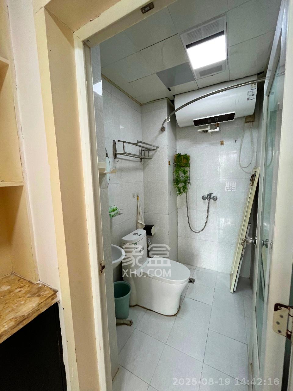 颐美会现代城  2室1厅1卫    2300.0元/月 颐美会现代城  2室1厅1卫    2300.0元/月