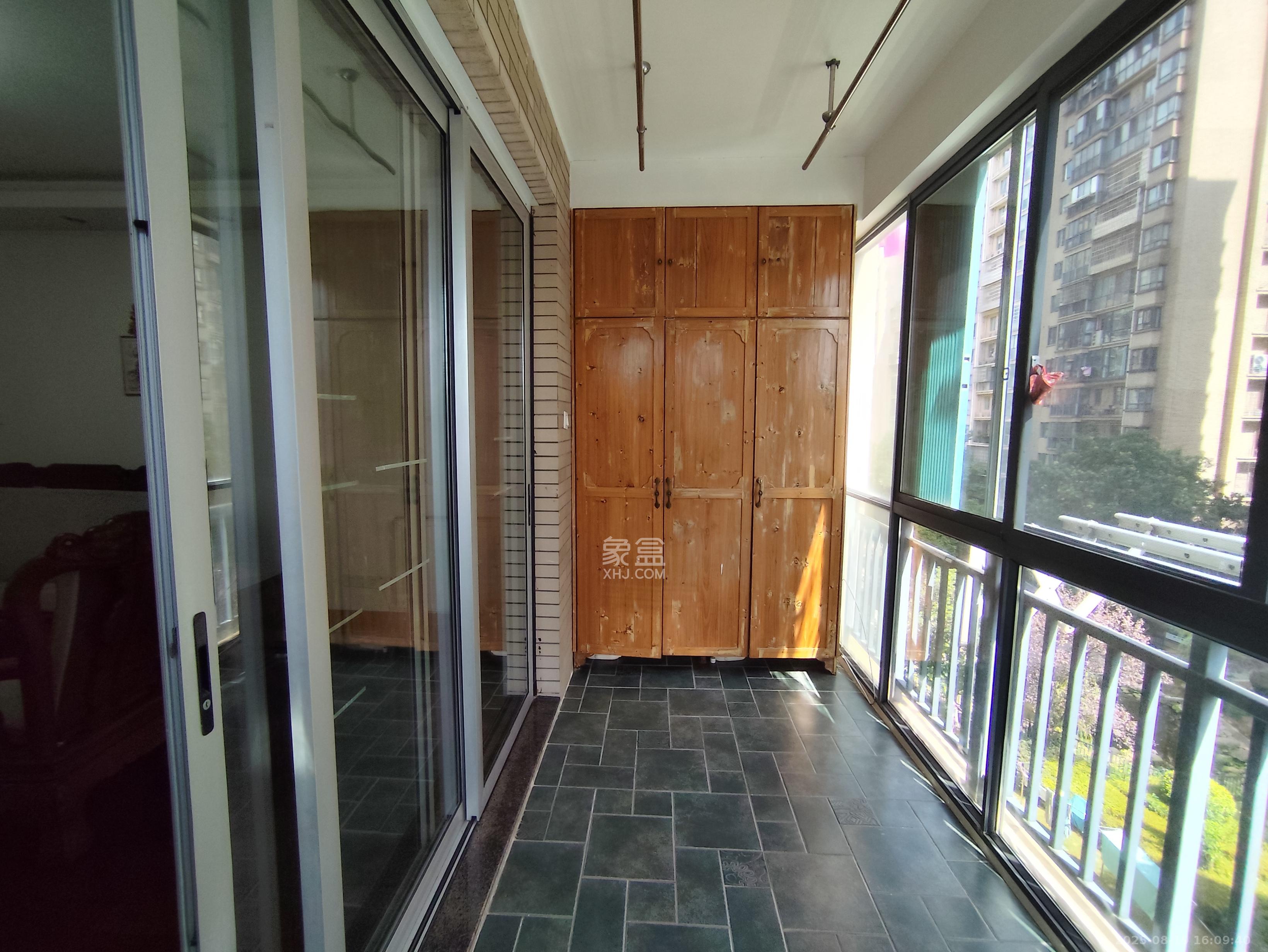 八方小区D区 4室2厅2卫 4800.0元/月 八方小区D区 4室2厅2卫 4800.0元/月室内图