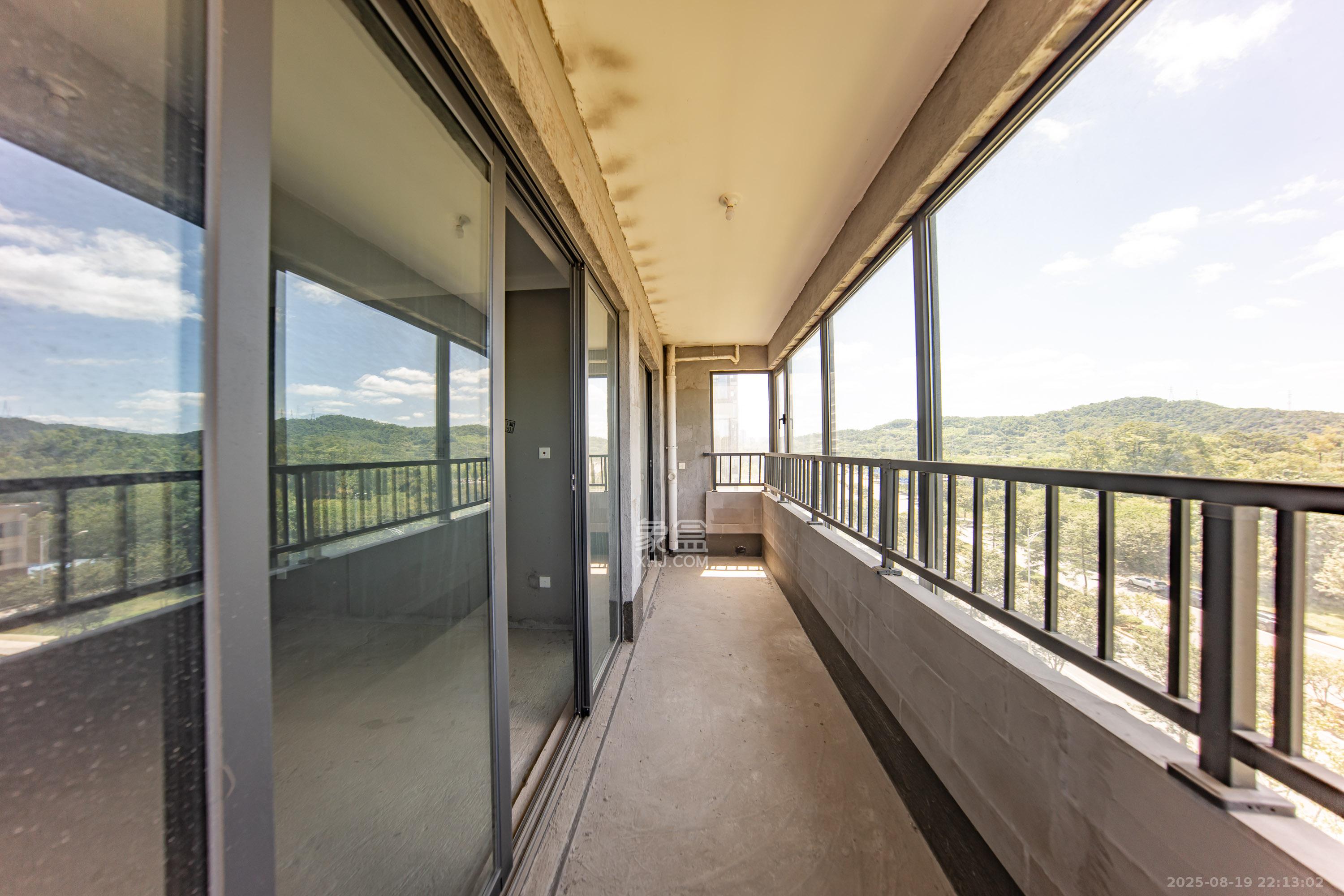 金茂长沙国际社区  3室2厅2卫    106.8万 金茂长沙国际社区  3室2厅2卫    106.8万阳台