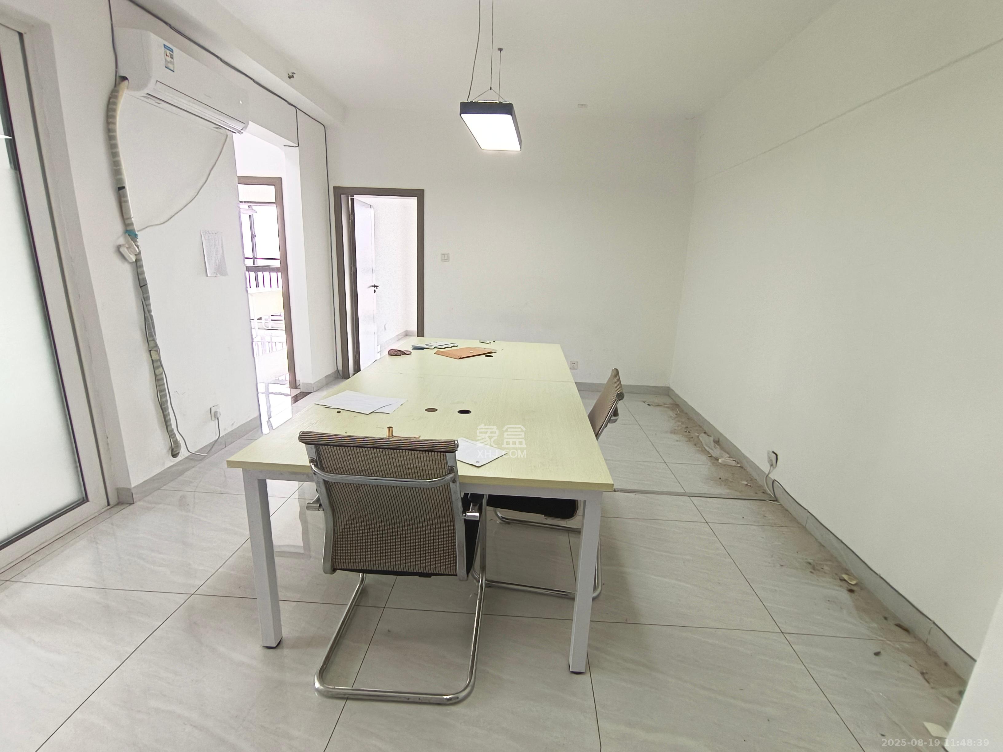 山水湾  3室2厅1卫    2100.0元/月 山水湾  3室2厅1卫    2100.0元/月室内图