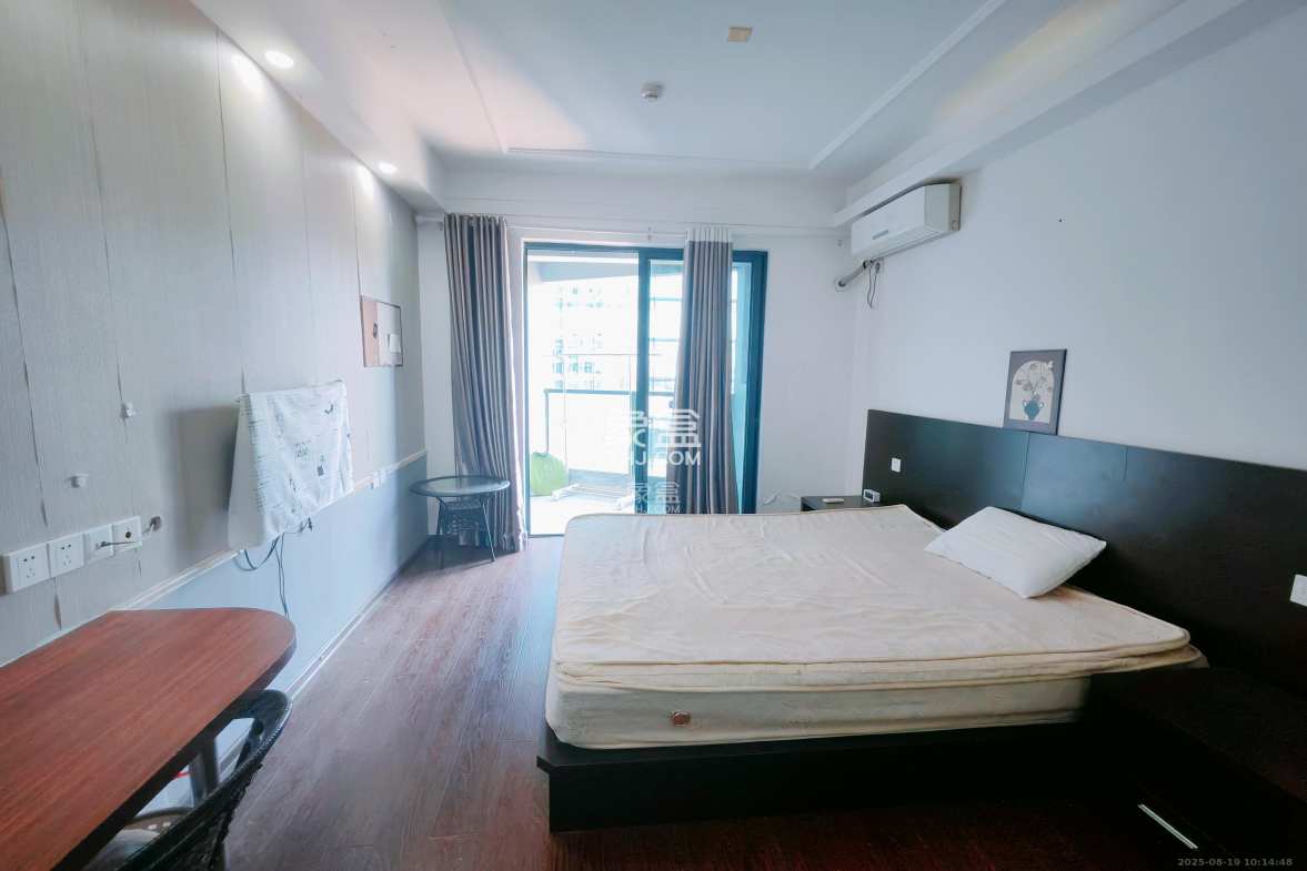 绿地中央广场 1室1厅1卫 1400.0元/月 绿地中央广场 1室1厅1卫 1400.0元/月室内图