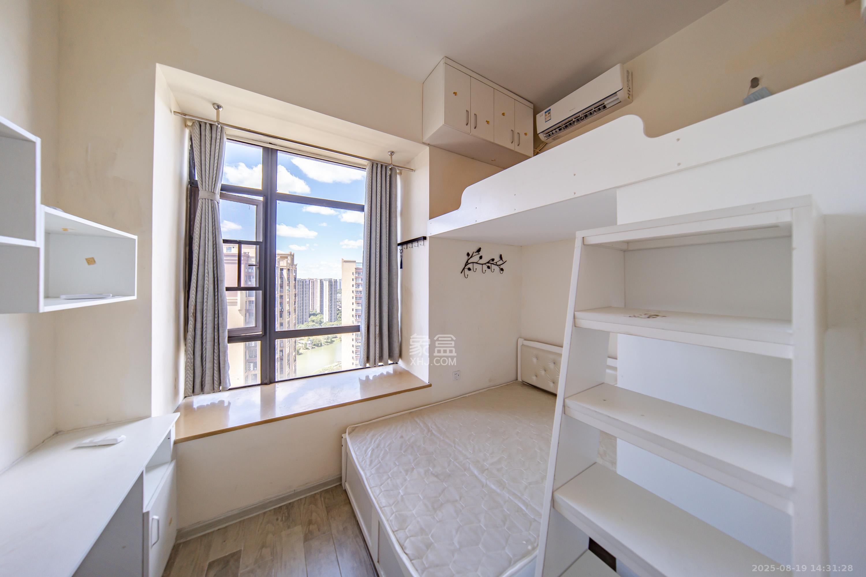 兰亭湾畔  1室1厅1卫    13.0万客厅