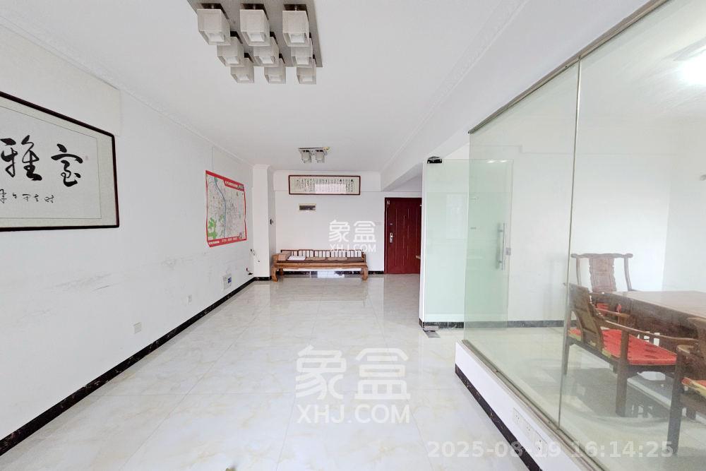 东城港   62.34㎡      2500.0元/月