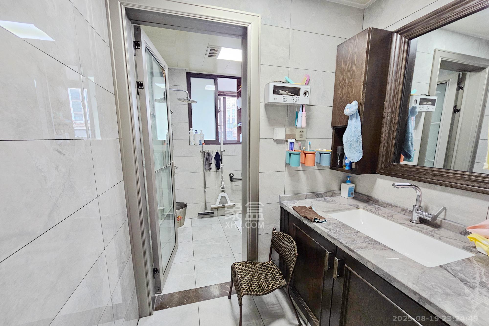 明昇壹城（明昇时代广场）一期  4室2厅2卫    358.0万其他