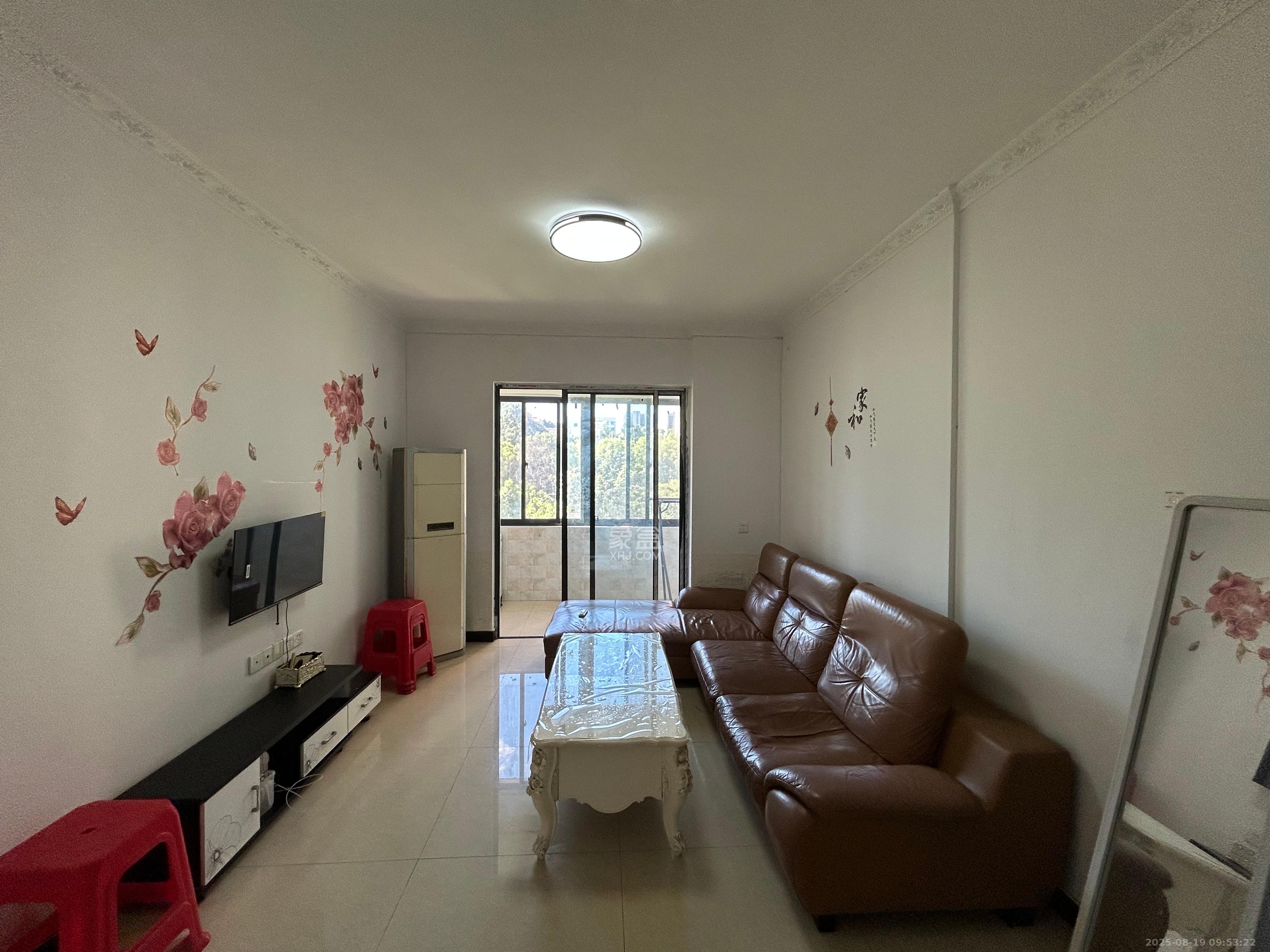 月亮湾草莓街区一、二期  3室2厅1卫    1800.0元/月 月亮湾草莓街区一、二期  3室2厅1卫    1800.0元/月室内图