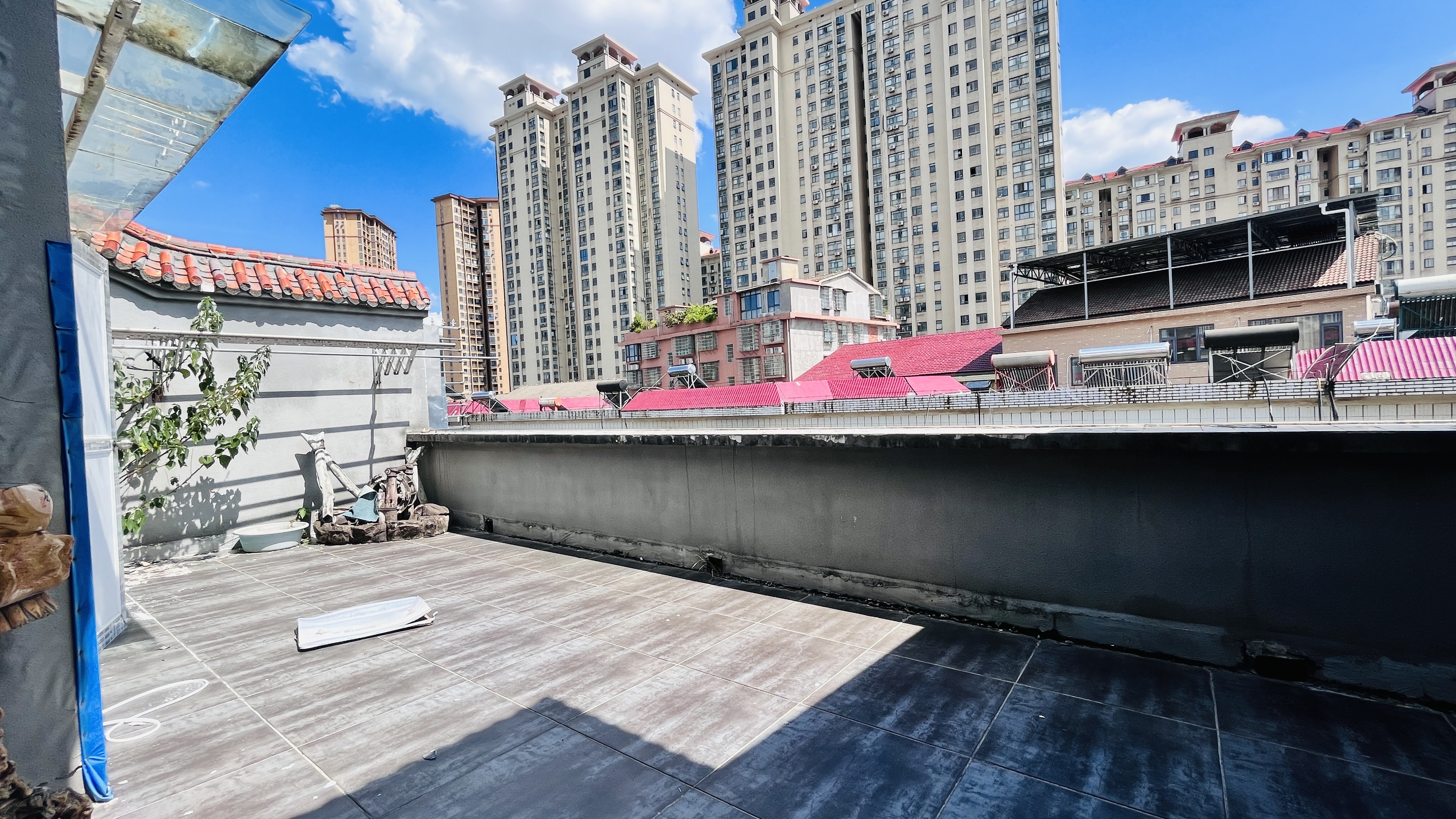 金桃苑小区  5室2厅2卫    1500.0元/月 金桃苑小区  5室2厅2卫    1500.0元/月室内图