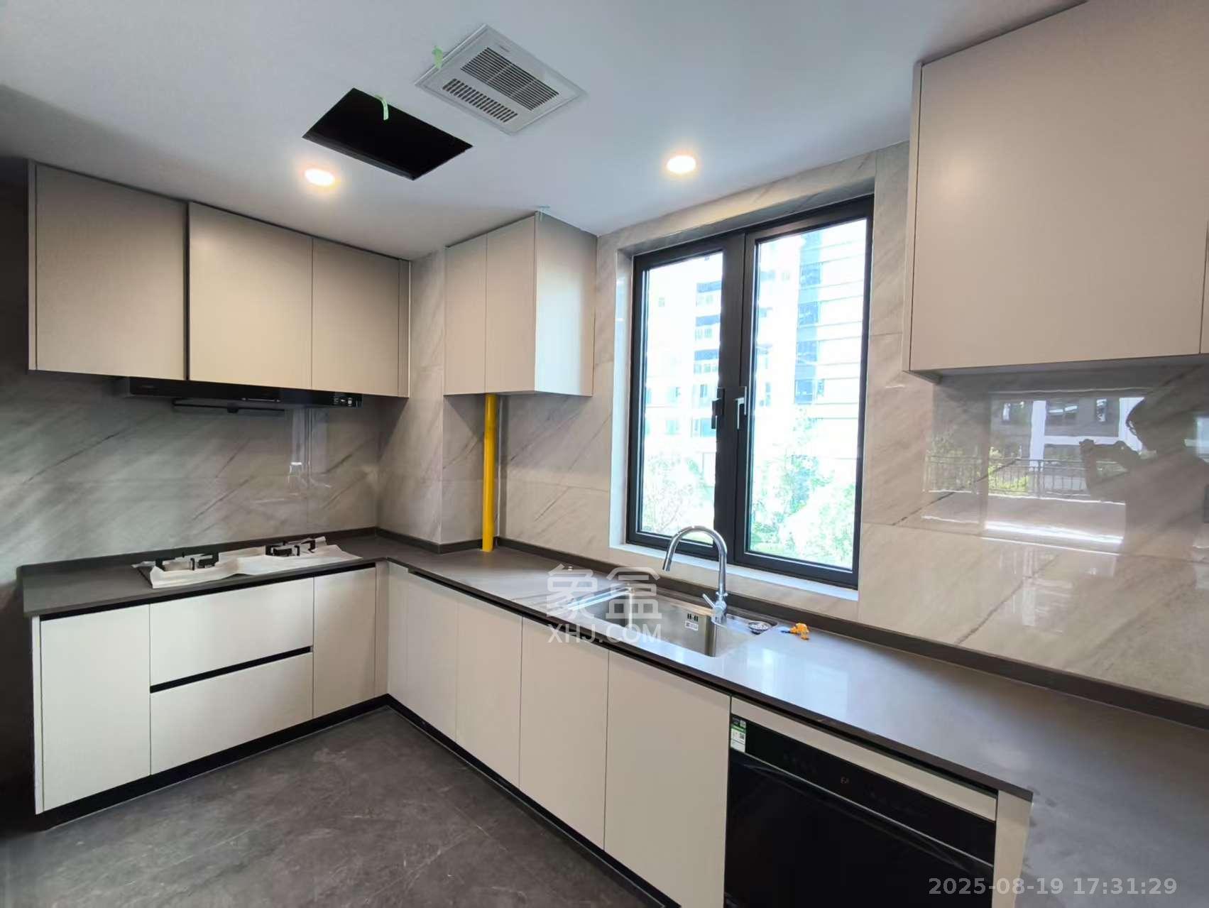 龙湖天璞  4室2厅3卫    4800.0元/月室内图