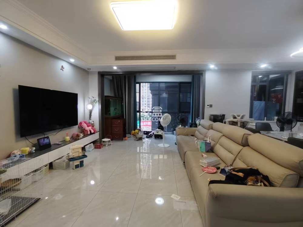 山水豪庭  4室2厅2卫    85.0万