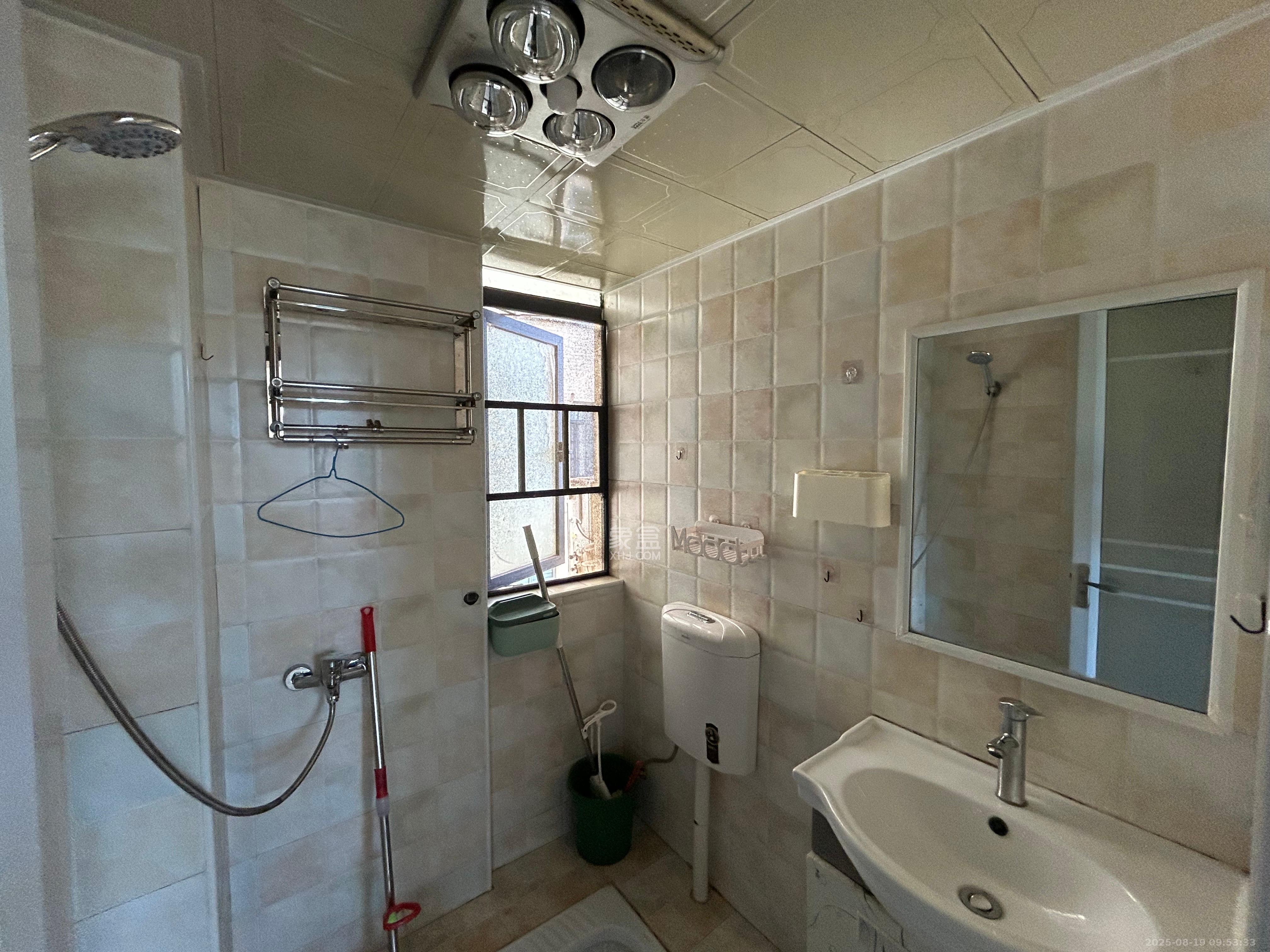 月亮湾草莓街区一、二期  3室2厅1卫    1800.0元/月 月亮湾草莓街区一、二期  3室2厅1卫    1800.0元/月室内图