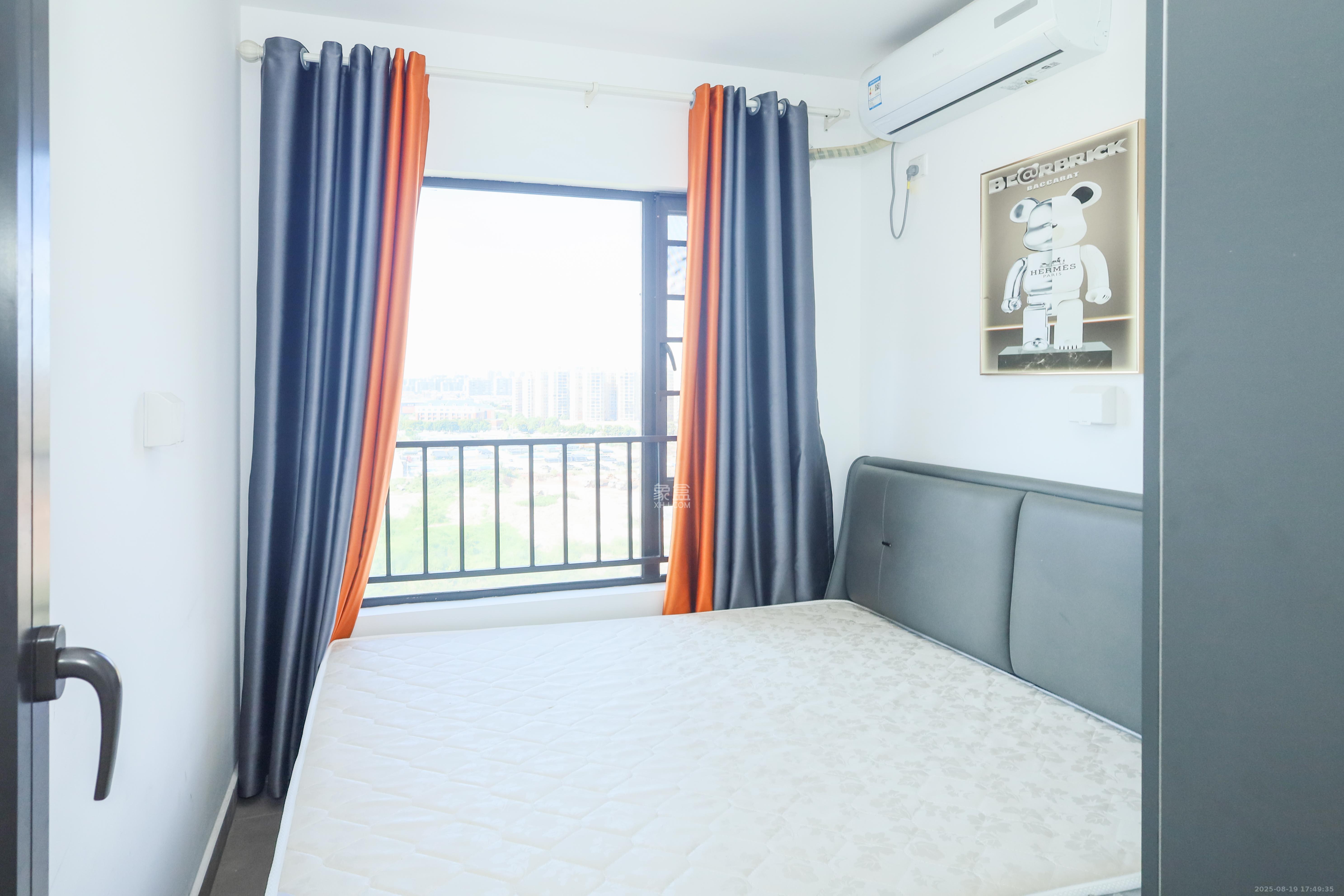 越秀亲爱里  4室2厅2卫    136.0万 越秀亲爱里  4室2厅2卫    136.0万卧室