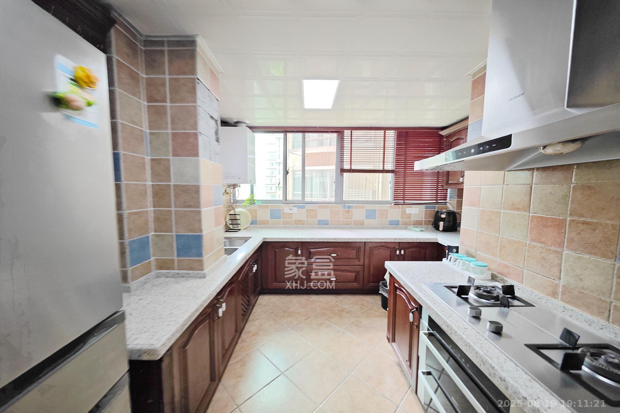 新城新世界一二三期 4室2厅2卫 218.0万 新城新世界一二三期 4室2厅2卫 218.0万厨房