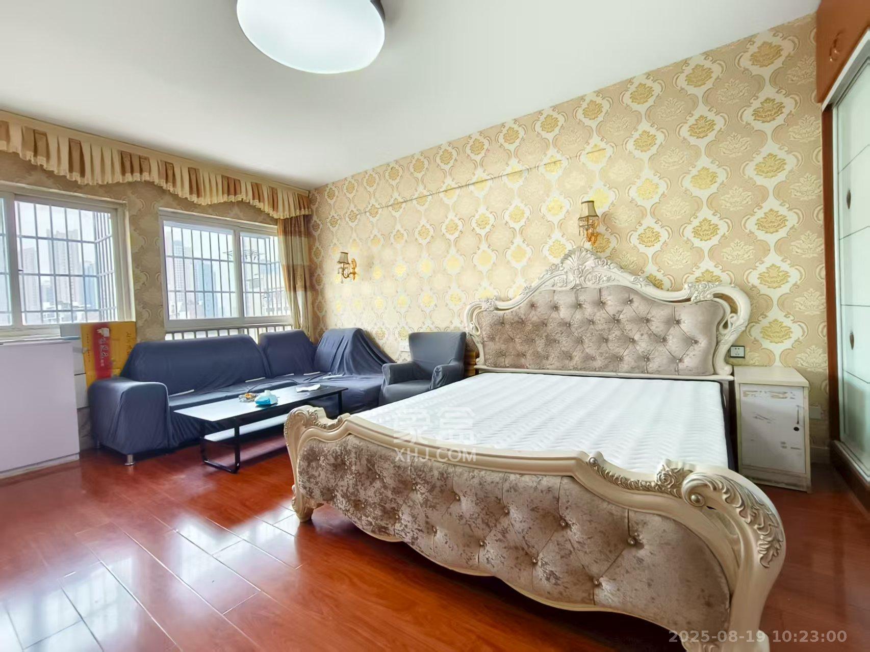 伍家岭生活广场  1室1厅1卫    1400.0元/月 伍家岭生活广场  1室1厅1卫    1400.0元/月室内图