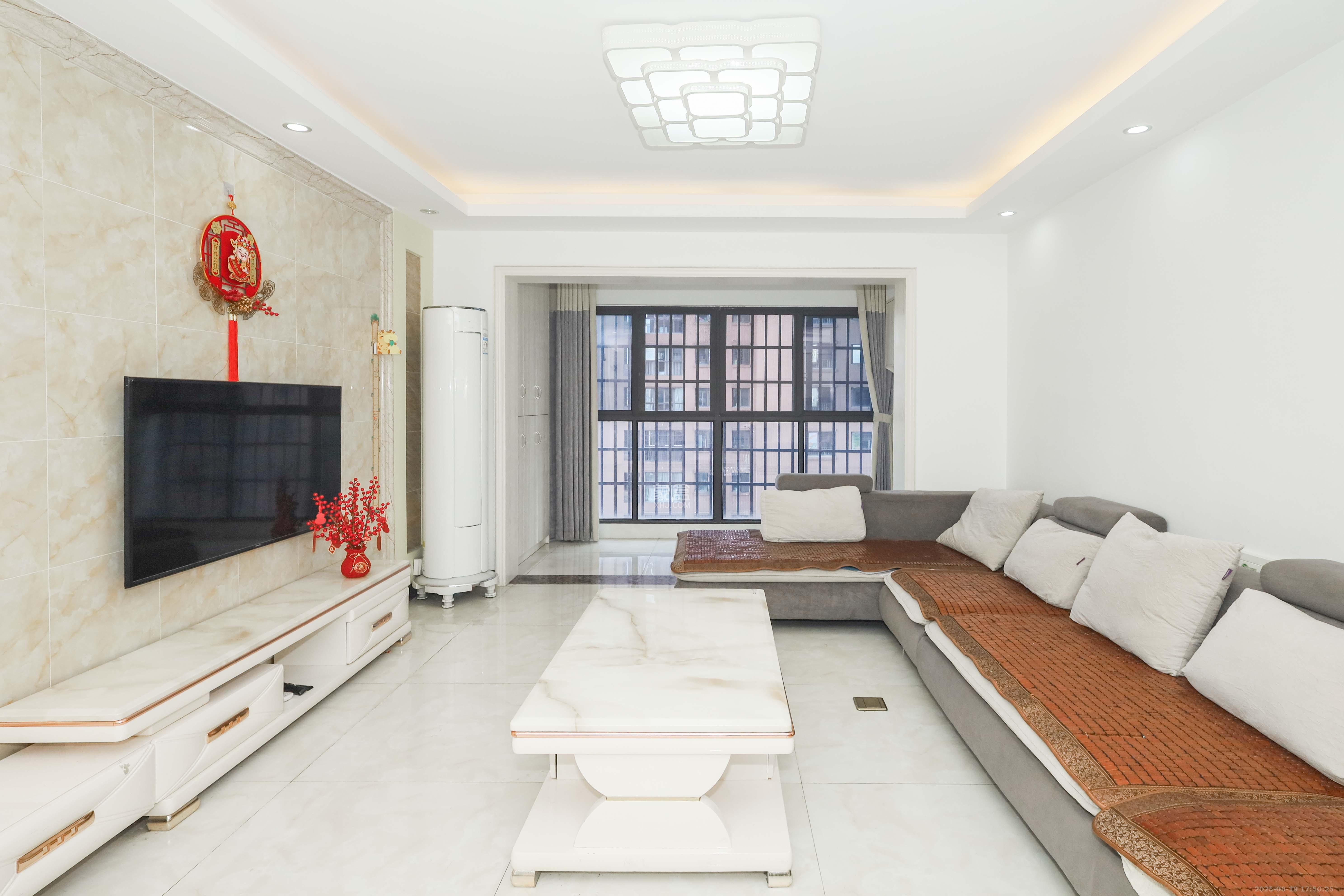 中冶中央公园  3室2厅2卫    109.8万 中冶中央公园  3室2厅2卫    109.8万