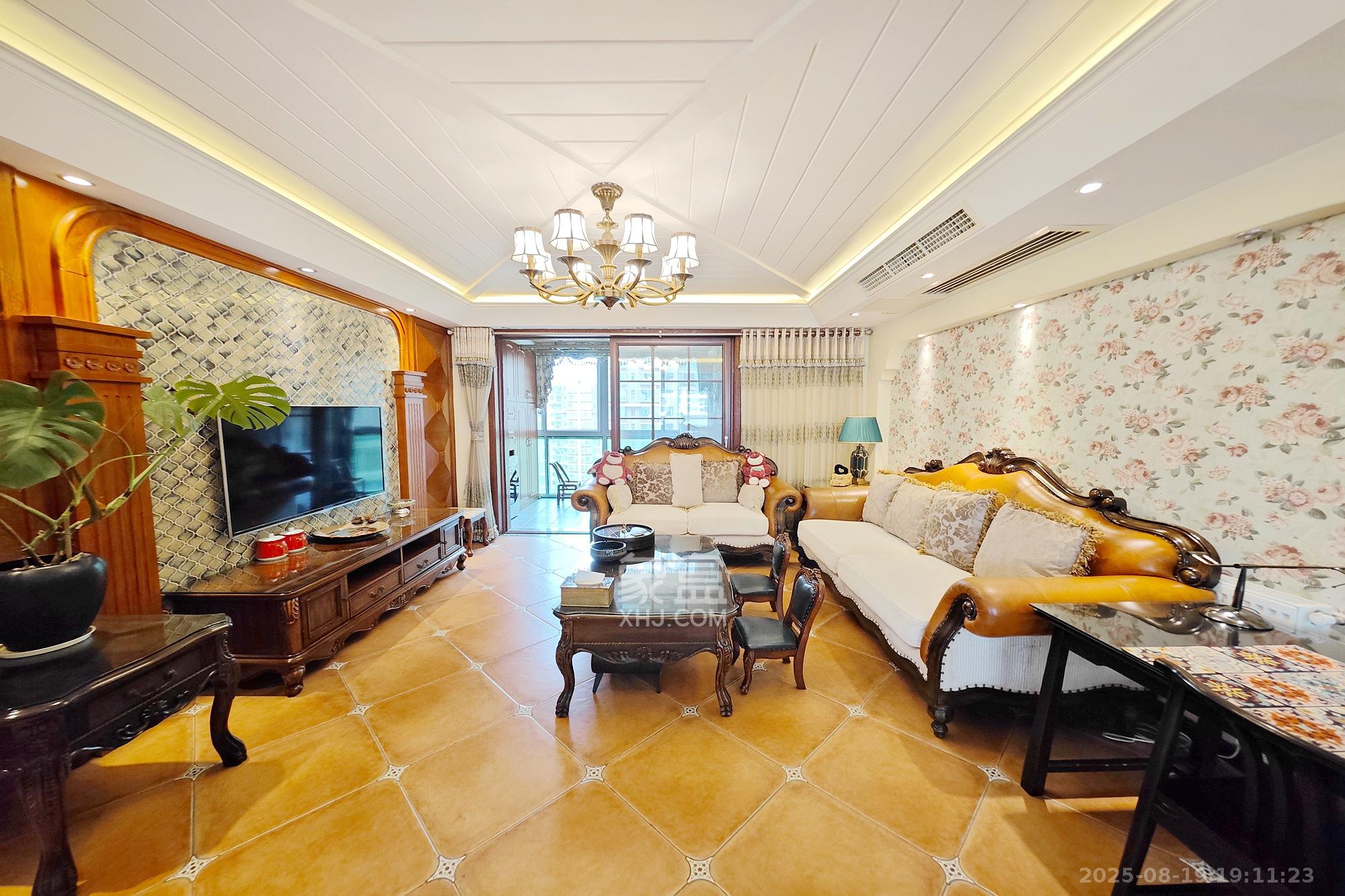 新城新世界一二三期  4室2厅2卫    218.0万客厅