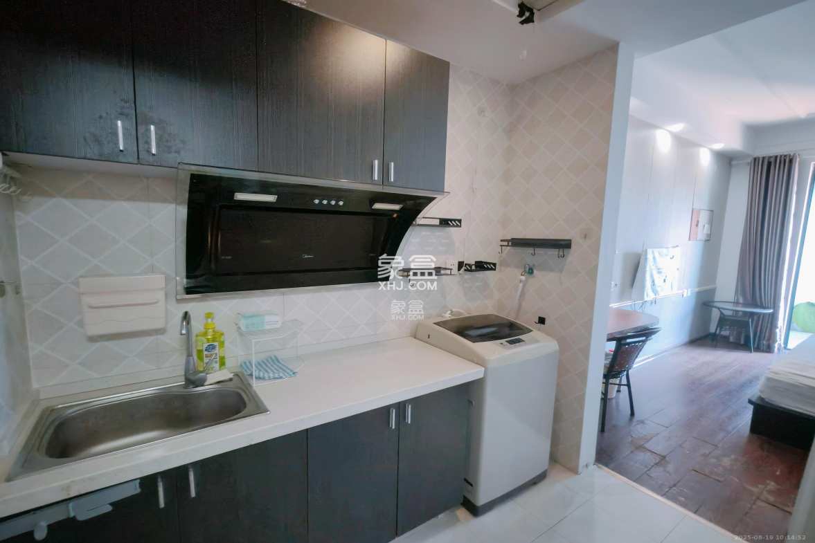 绿地中央广场 1室1厅1卫 1400.0元/月 绿地中央广场 1室1厅1卫 1400.0元/月室内图