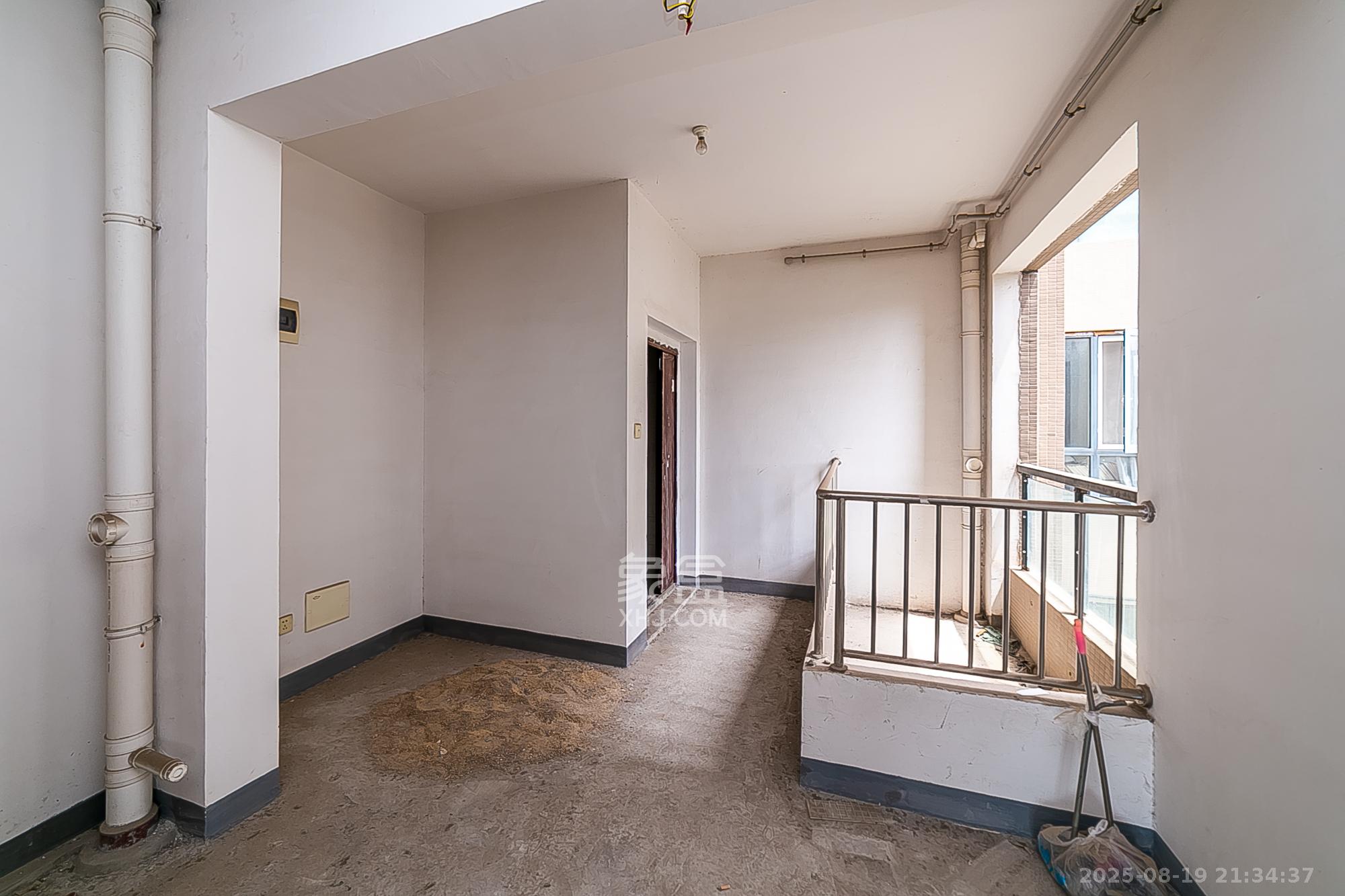 建发汇金国际  3室2厅2卫    139.8万 建发汇金国际  3室2厅2卫    139.8万其他