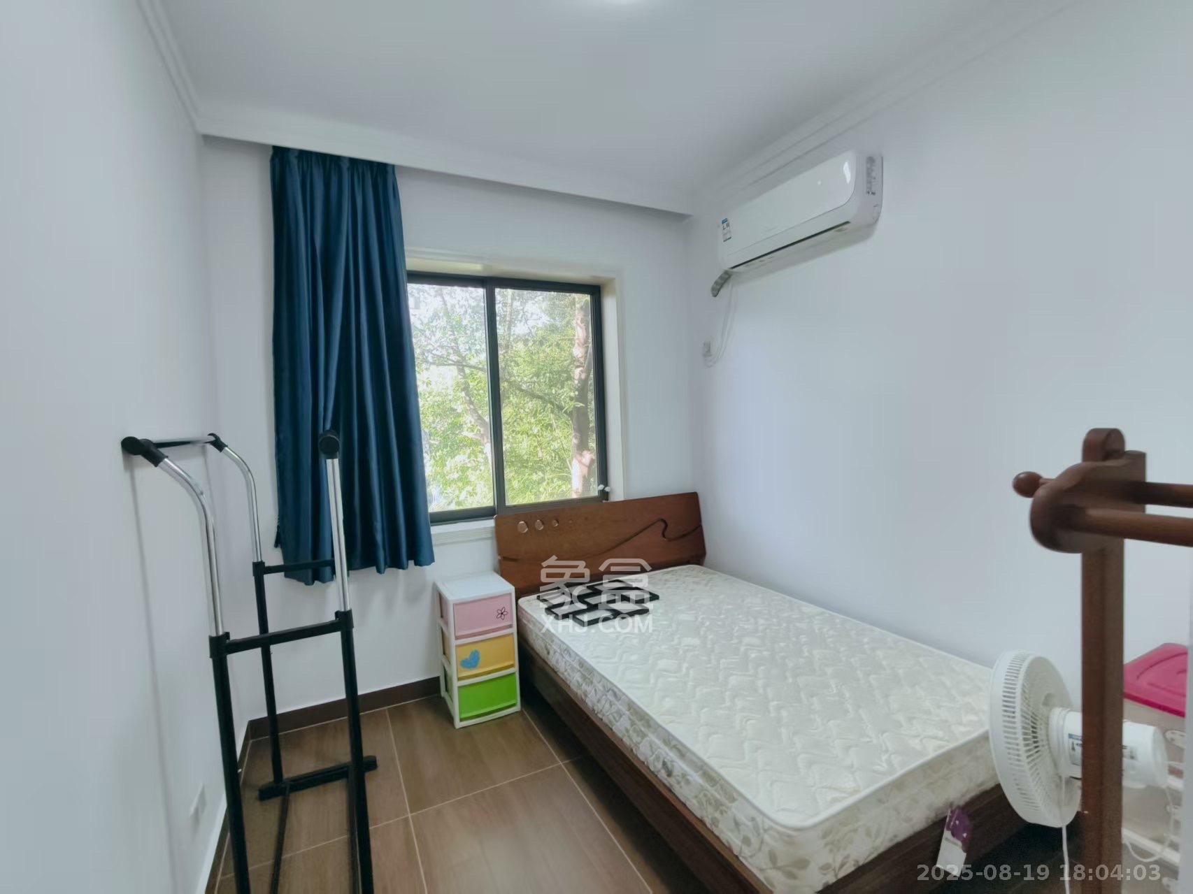 阳光100一期、四五期  3室2厅2卫    3500.0元/月 阳光100一期、四五期  3室2厅2卫    3500.0元/月室内图