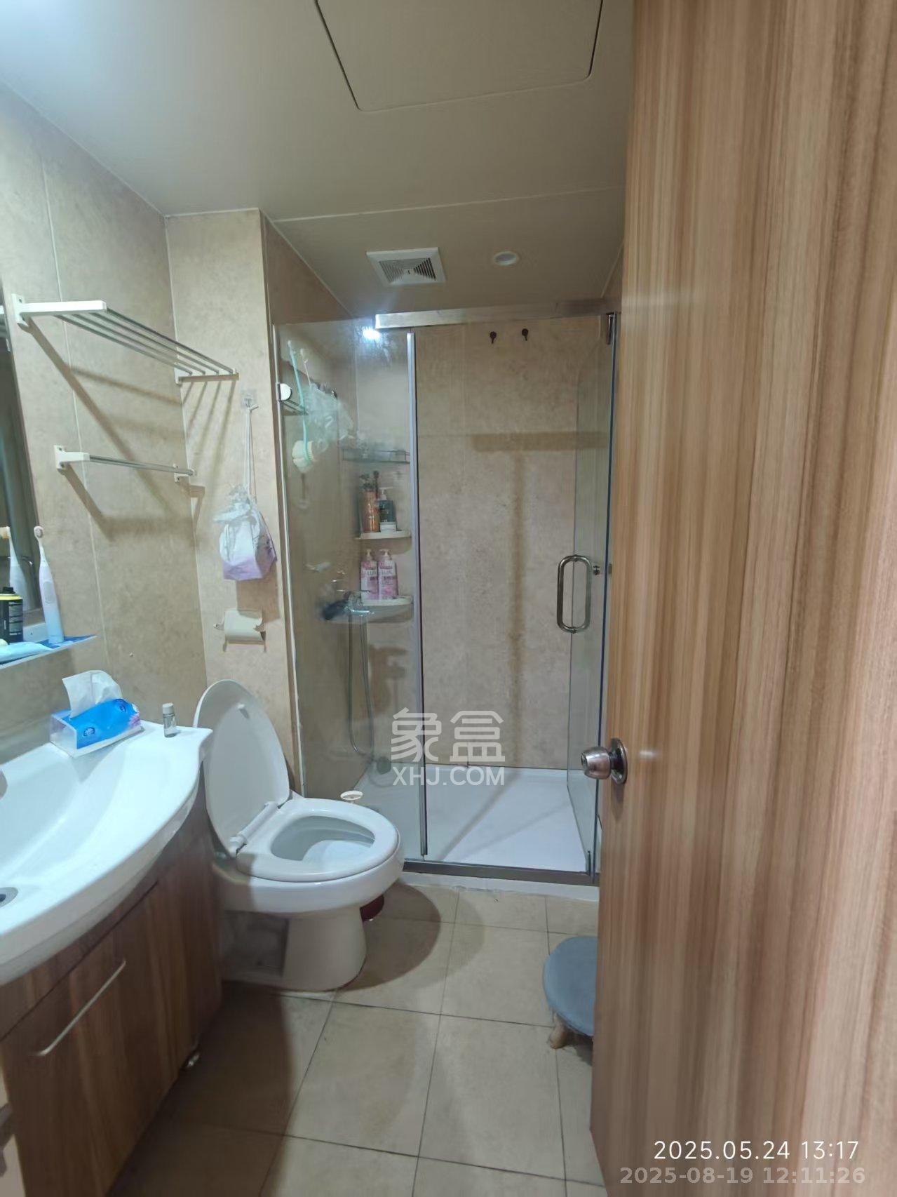 麓谷小镇  3室2厅1卫   2300.00元/月