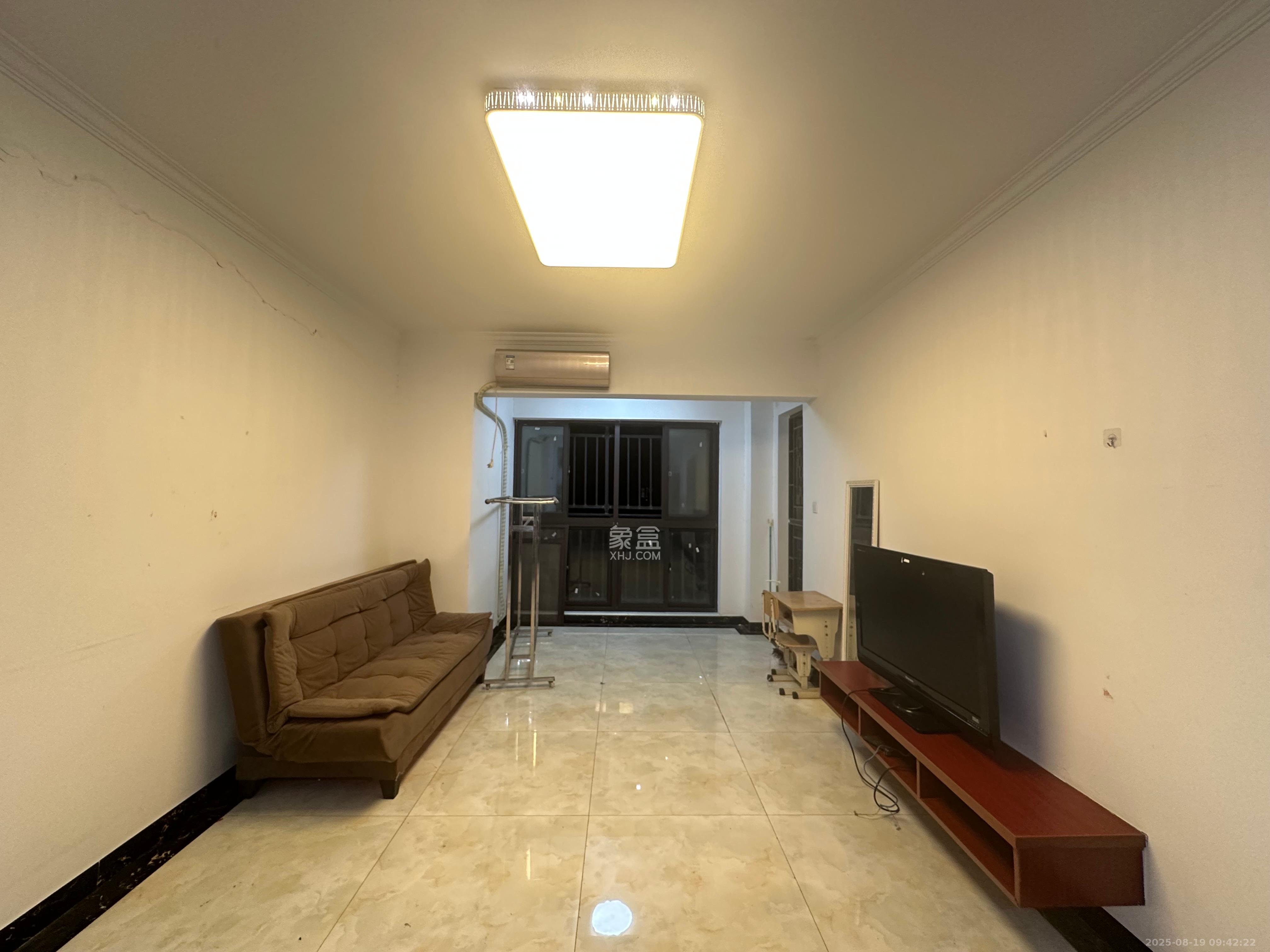 国泰九龙湾  2室2厅1卫    1900.0元/月 国泰九龙湾  2室2厅1卫    1900.0元/月室内图