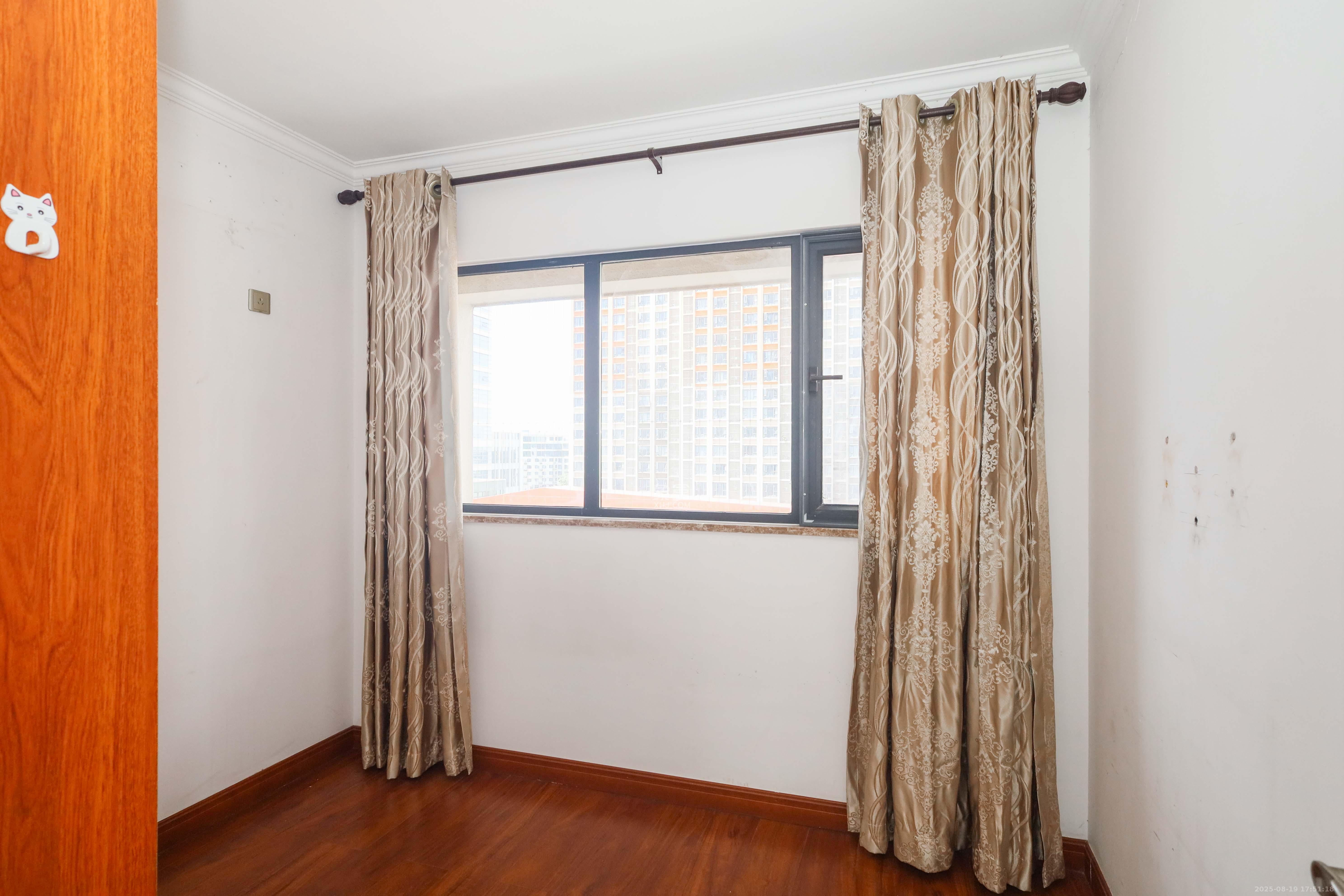 好莱城(弘德西街) 4室2厅2卫 104.0万 好莱城(弘德西街) 4室2厅2卫 104.0万卧室