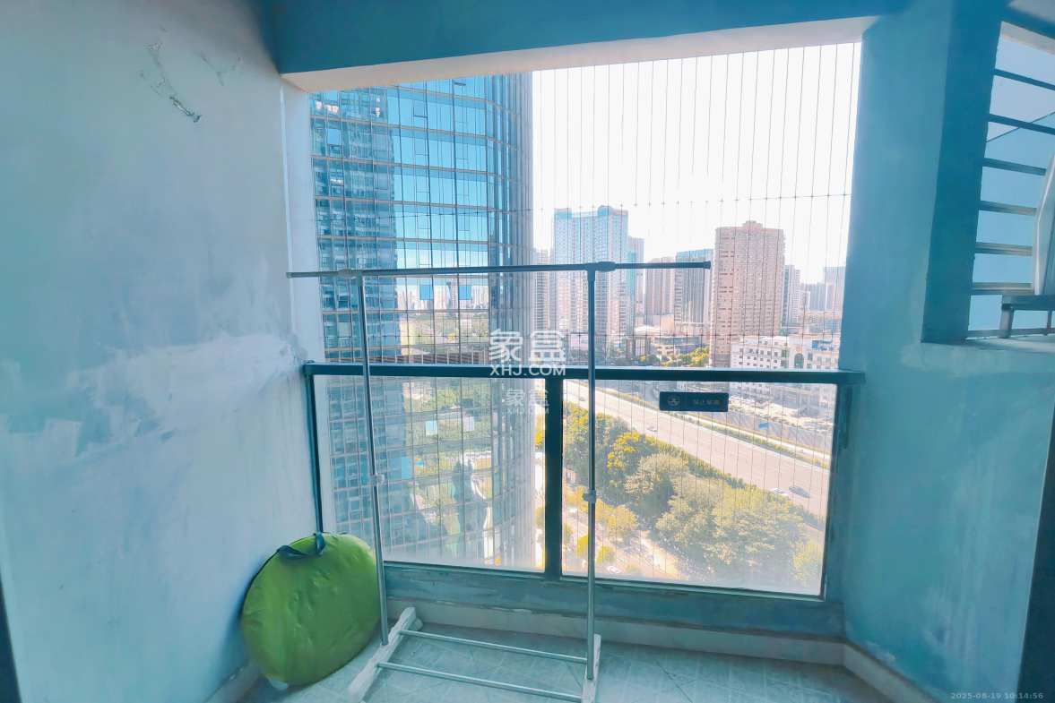 绿地中央广场 1室1厅1卫 1400.0元/月 绿地中央广场 1室1厅1卫 1400.0元/月室内图