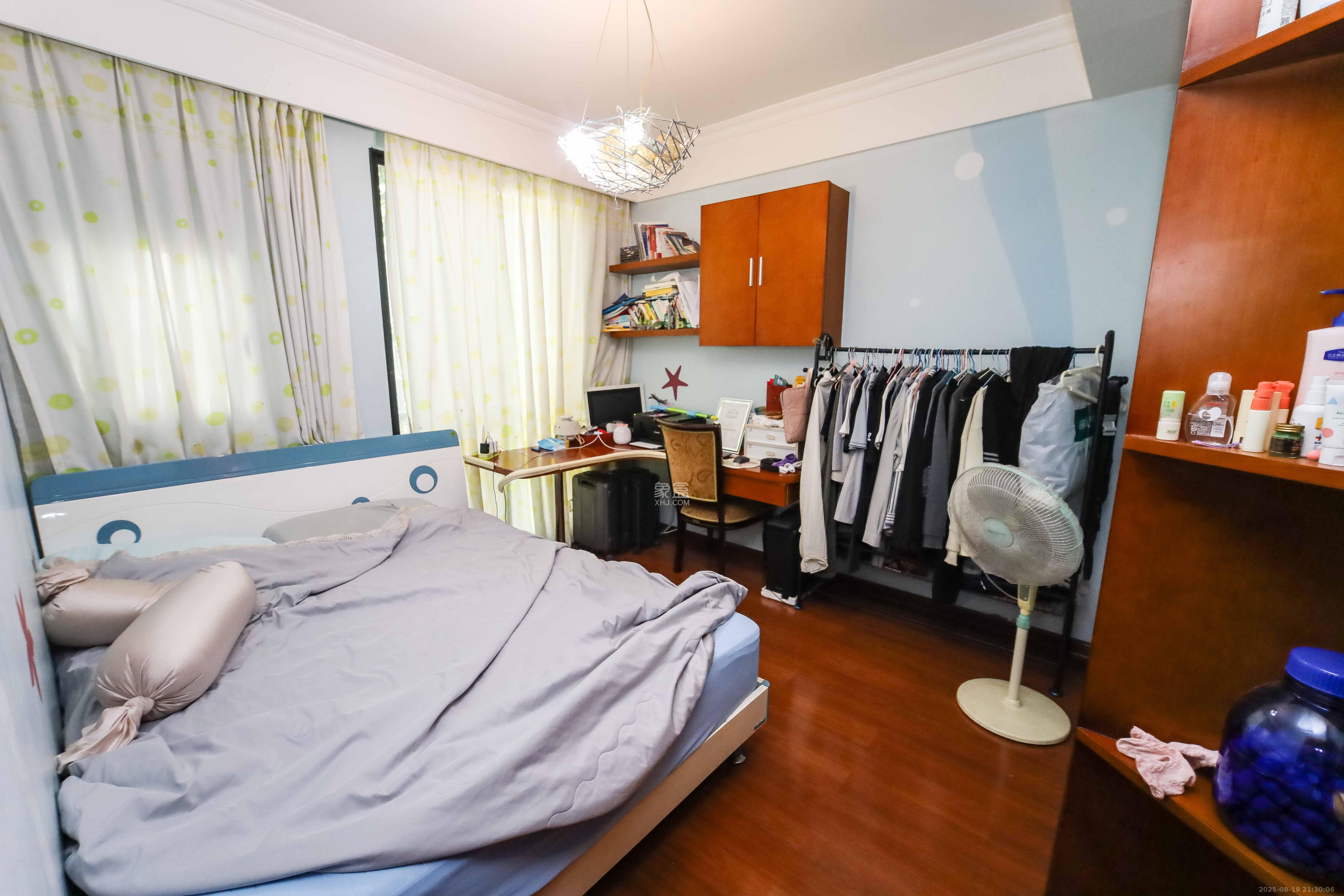 西街花园  3室2厅2卫    145.0万 西街花园  3室2厅2卫    145.0万卧室