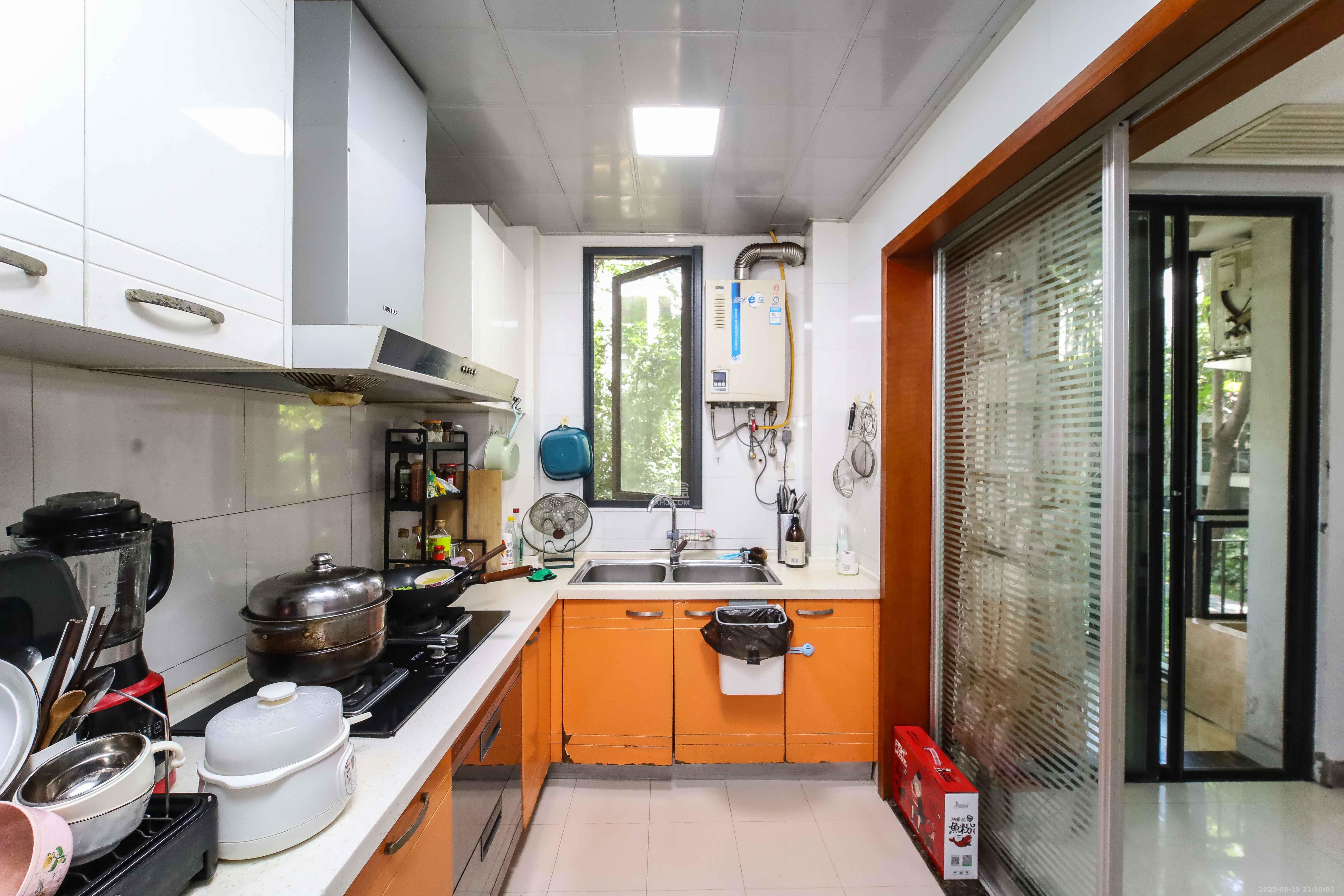 西街花园  3室2厅2卫    145.0万 西街花园  3室2厅2卫    145.0万厨房